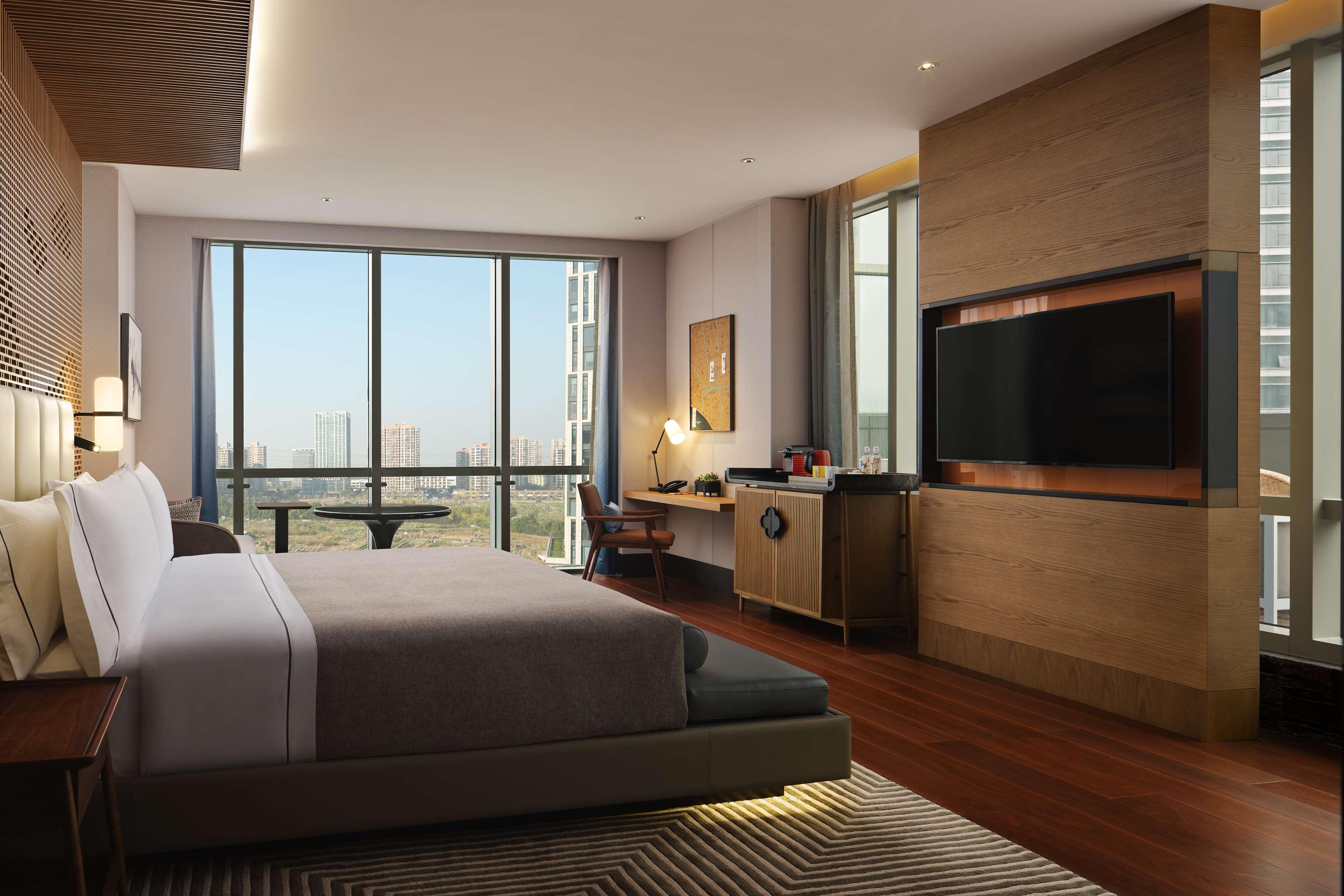 Double Guest Room Queen Bed