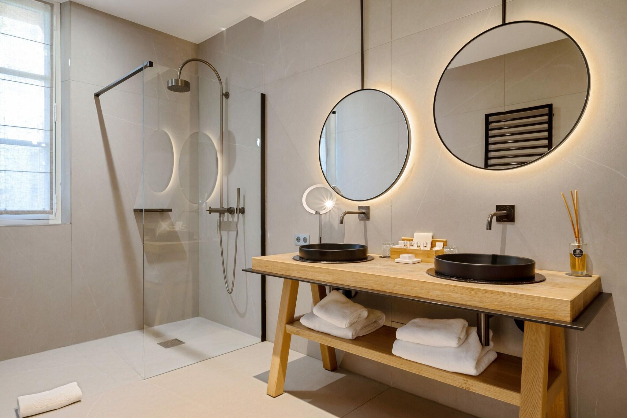 Double Classic Queen Bed