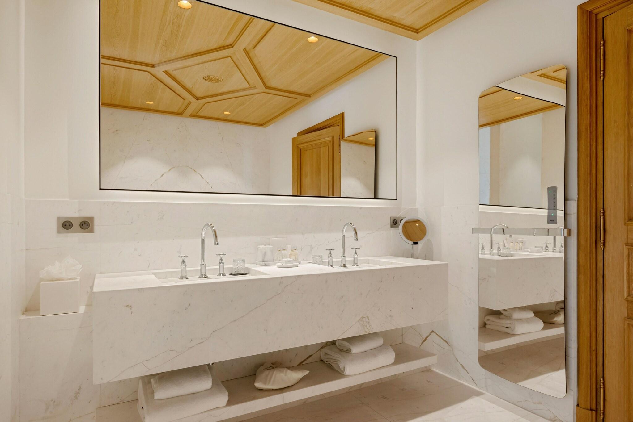 Suite Queen Size Bed