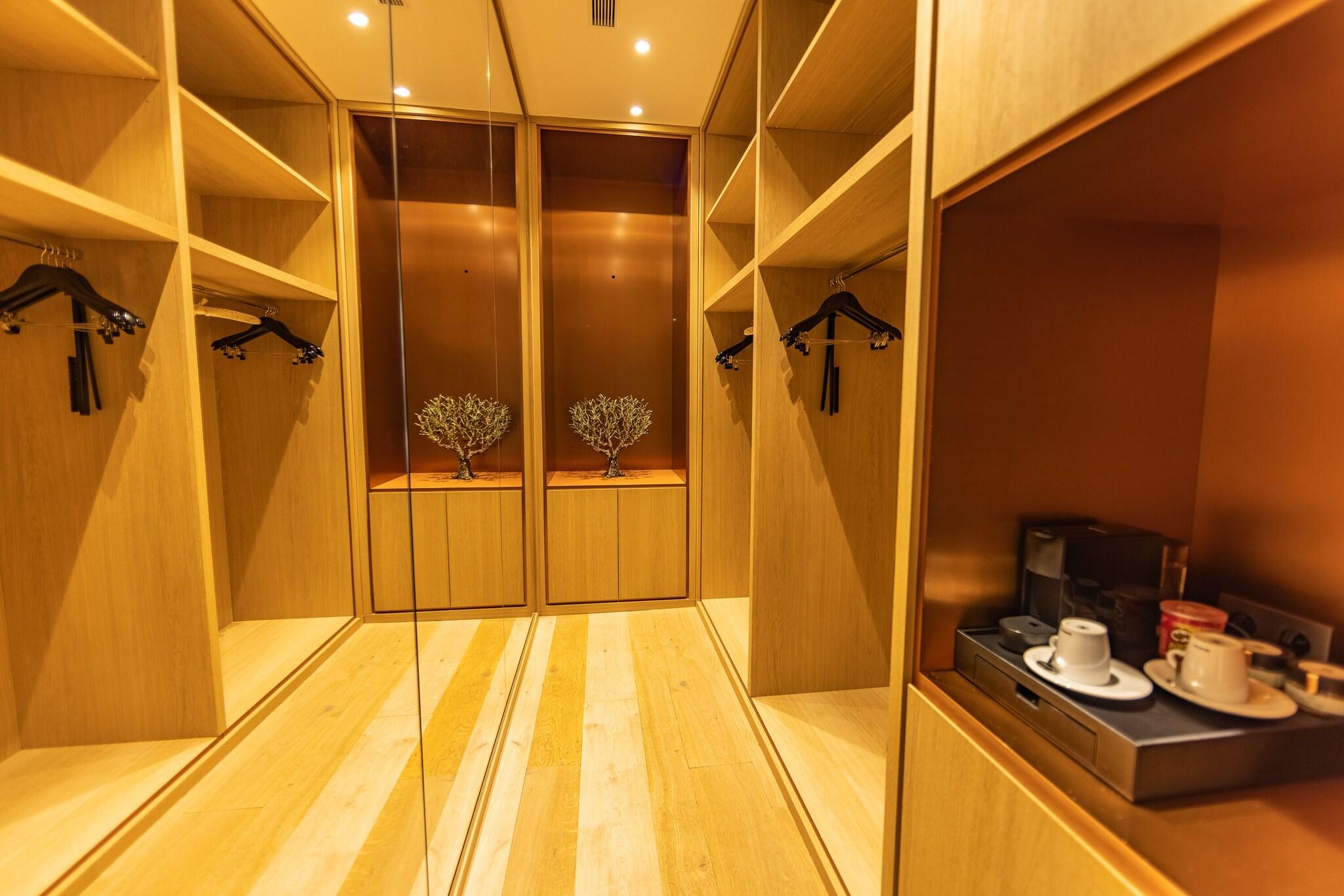 Suite Two Queen Beds