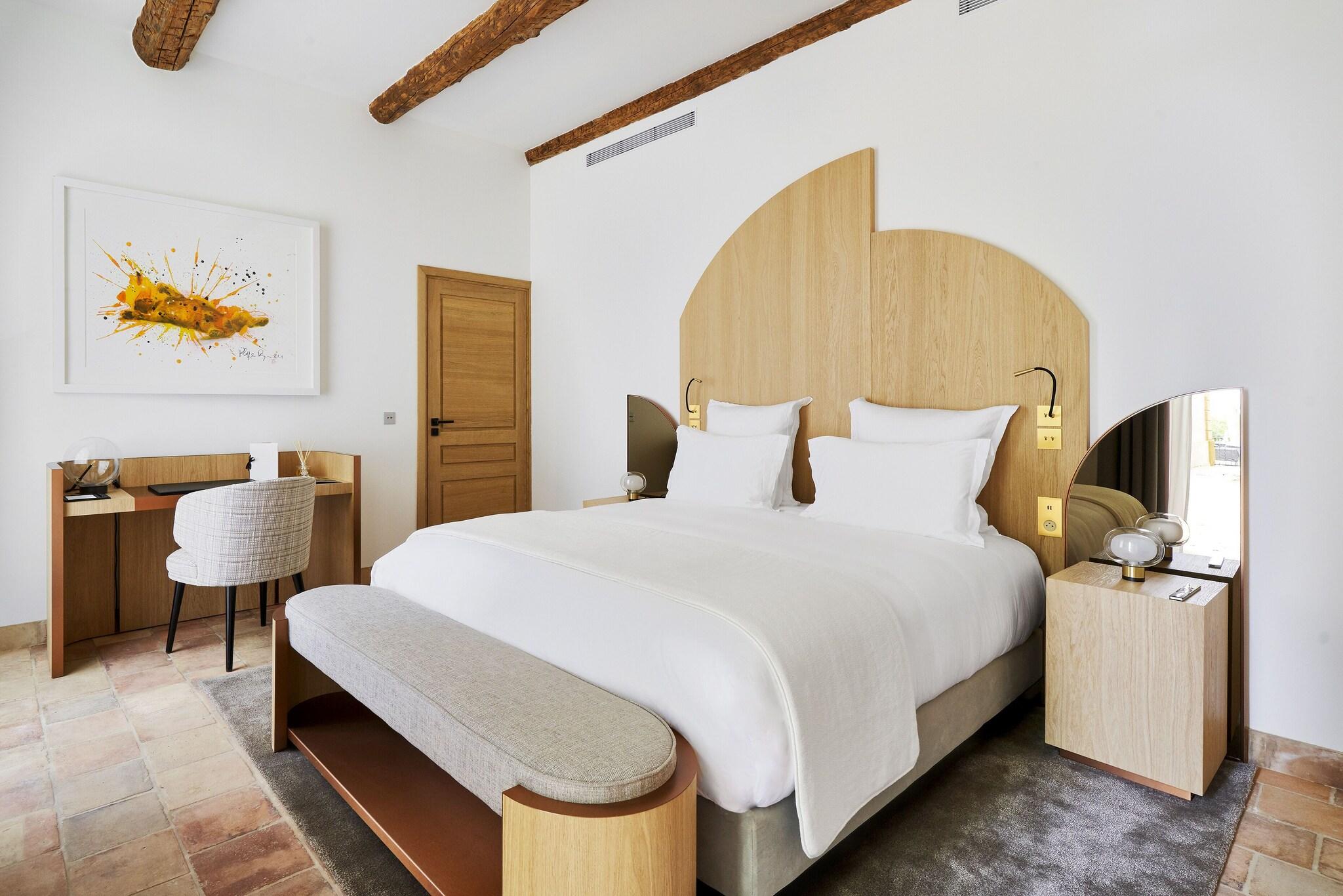 Double Classic Queen Bed