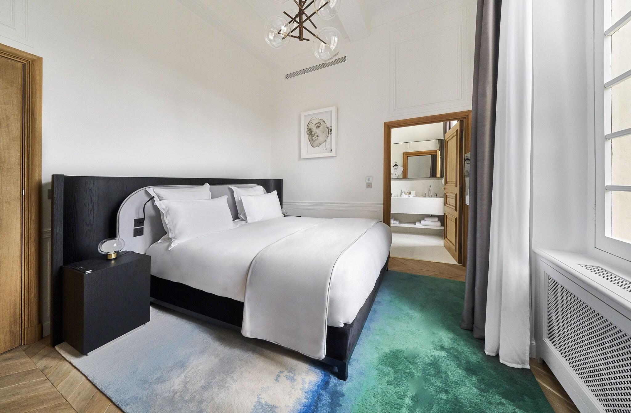 Double Classic Queen Bed