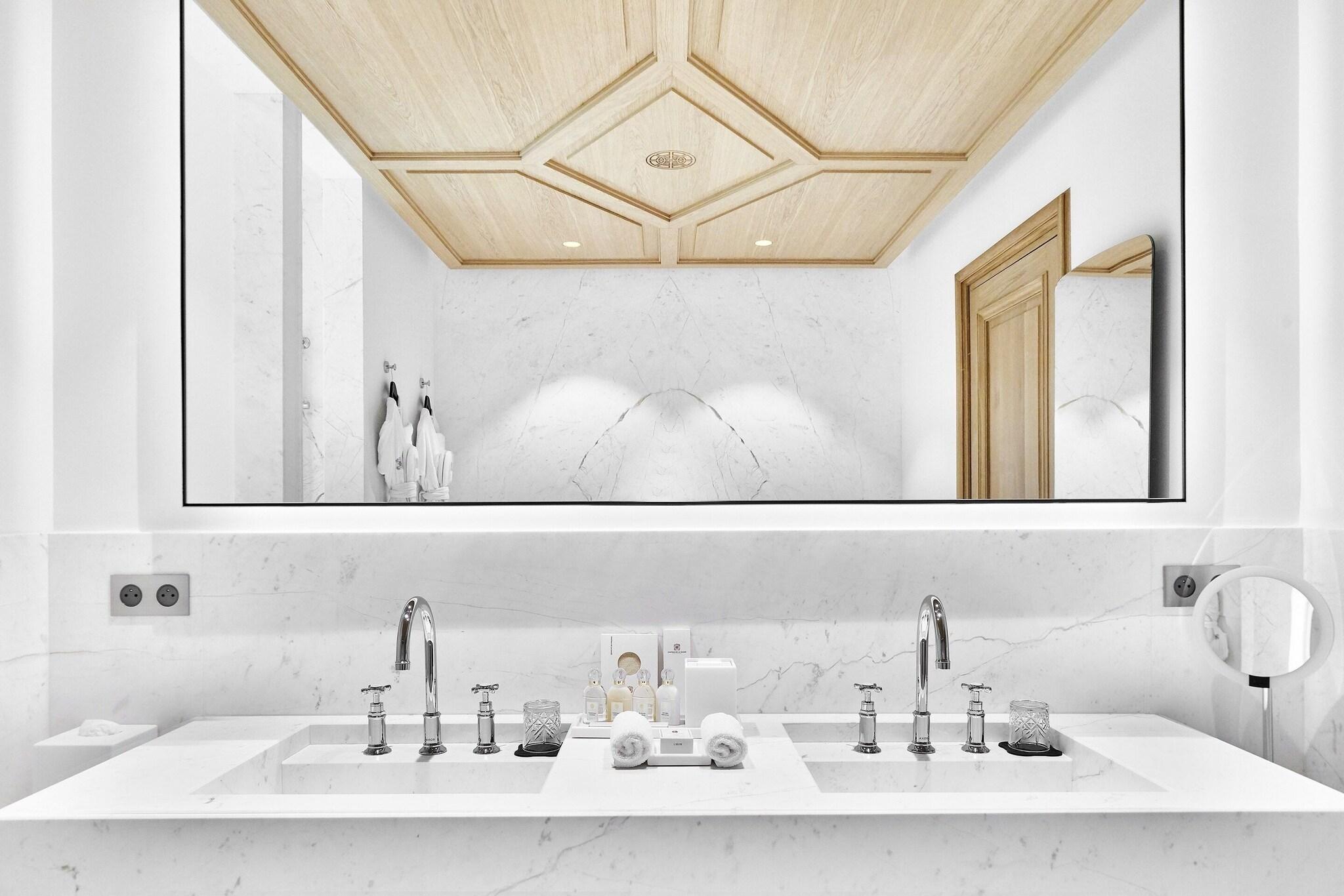 Suite Queen Size Bed