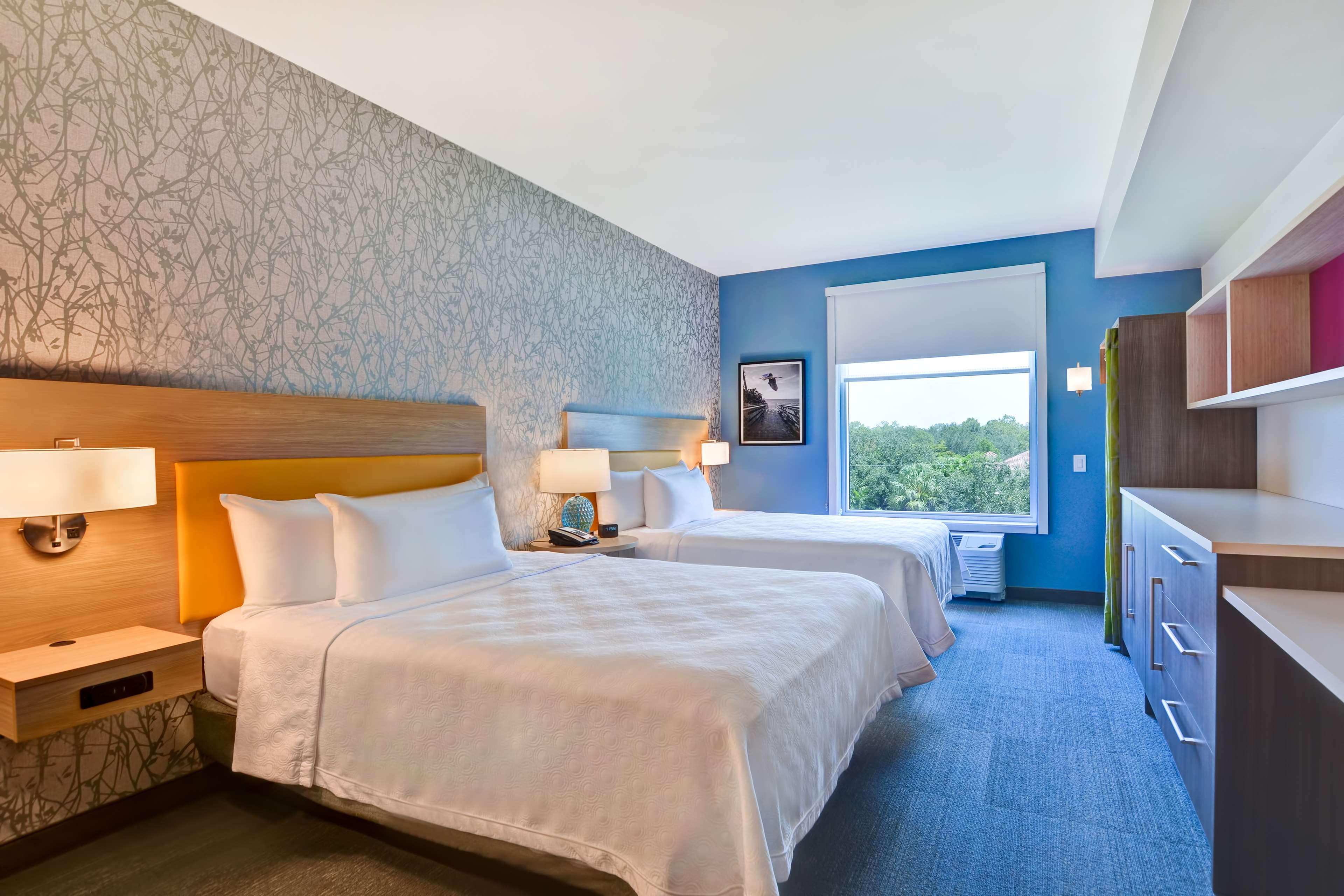 Studio Two Queen Beds