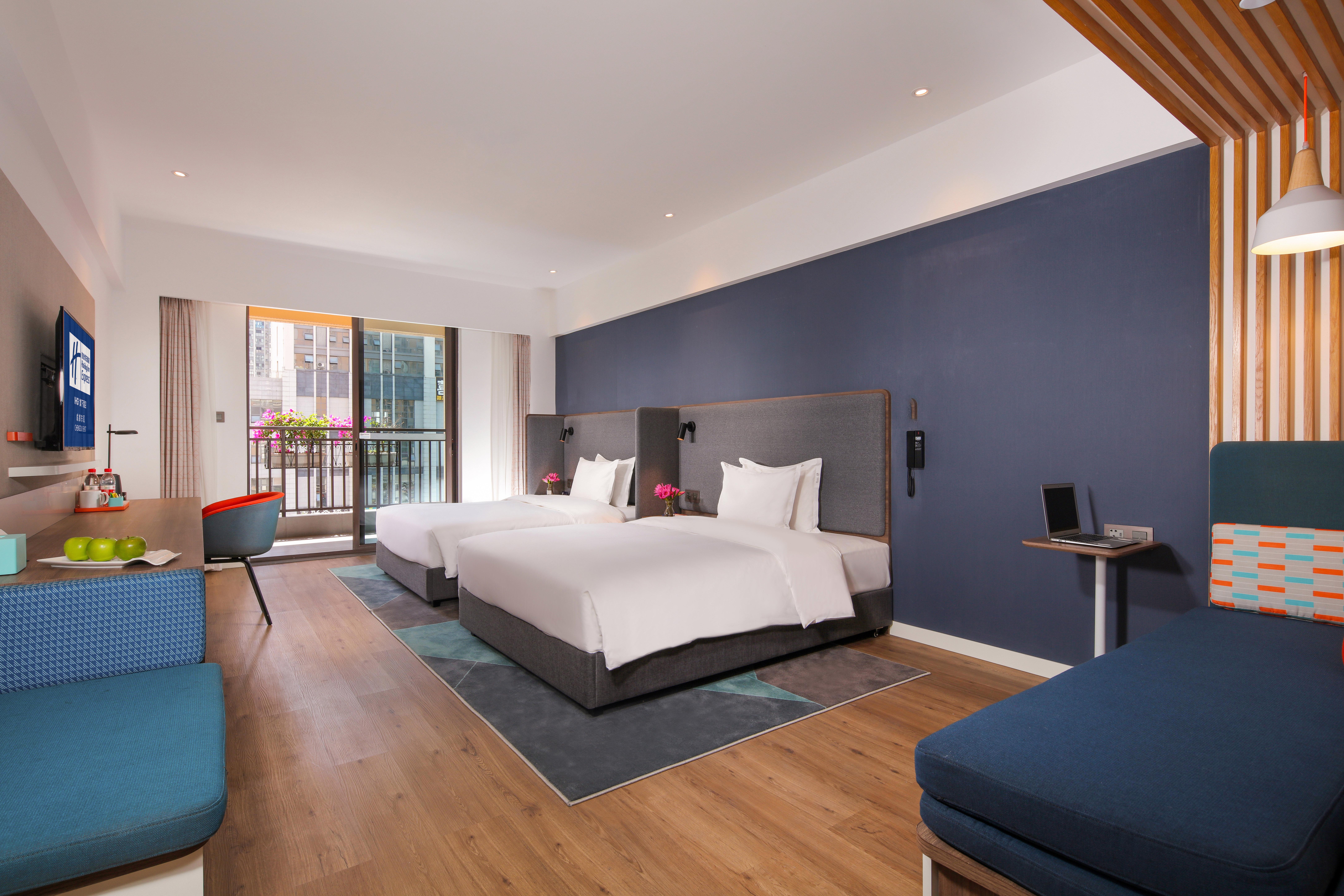 Quadruple Two Queen Beds