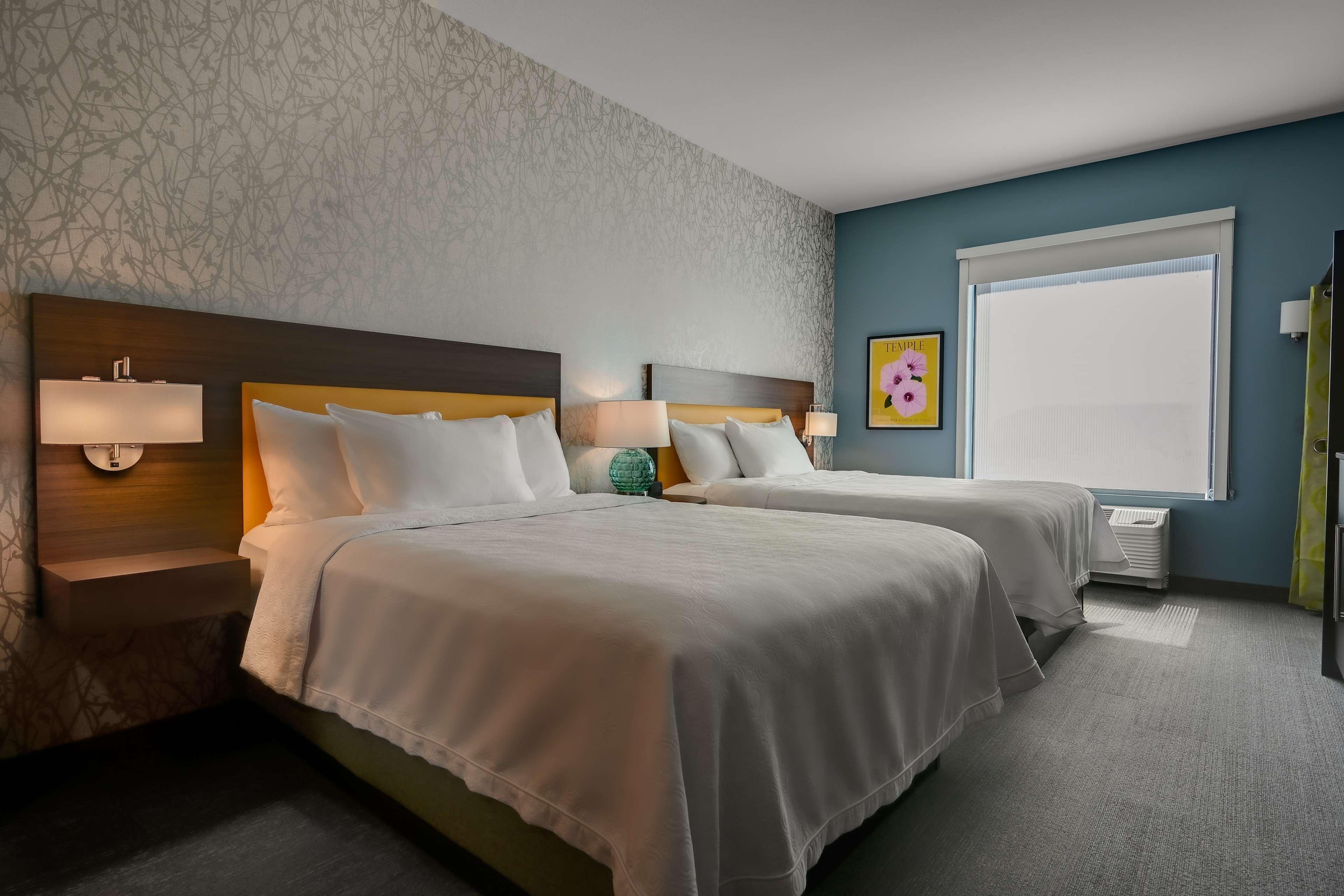 Studio Two Queen Beds