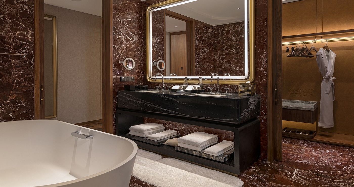 Double Deluxe King Bed