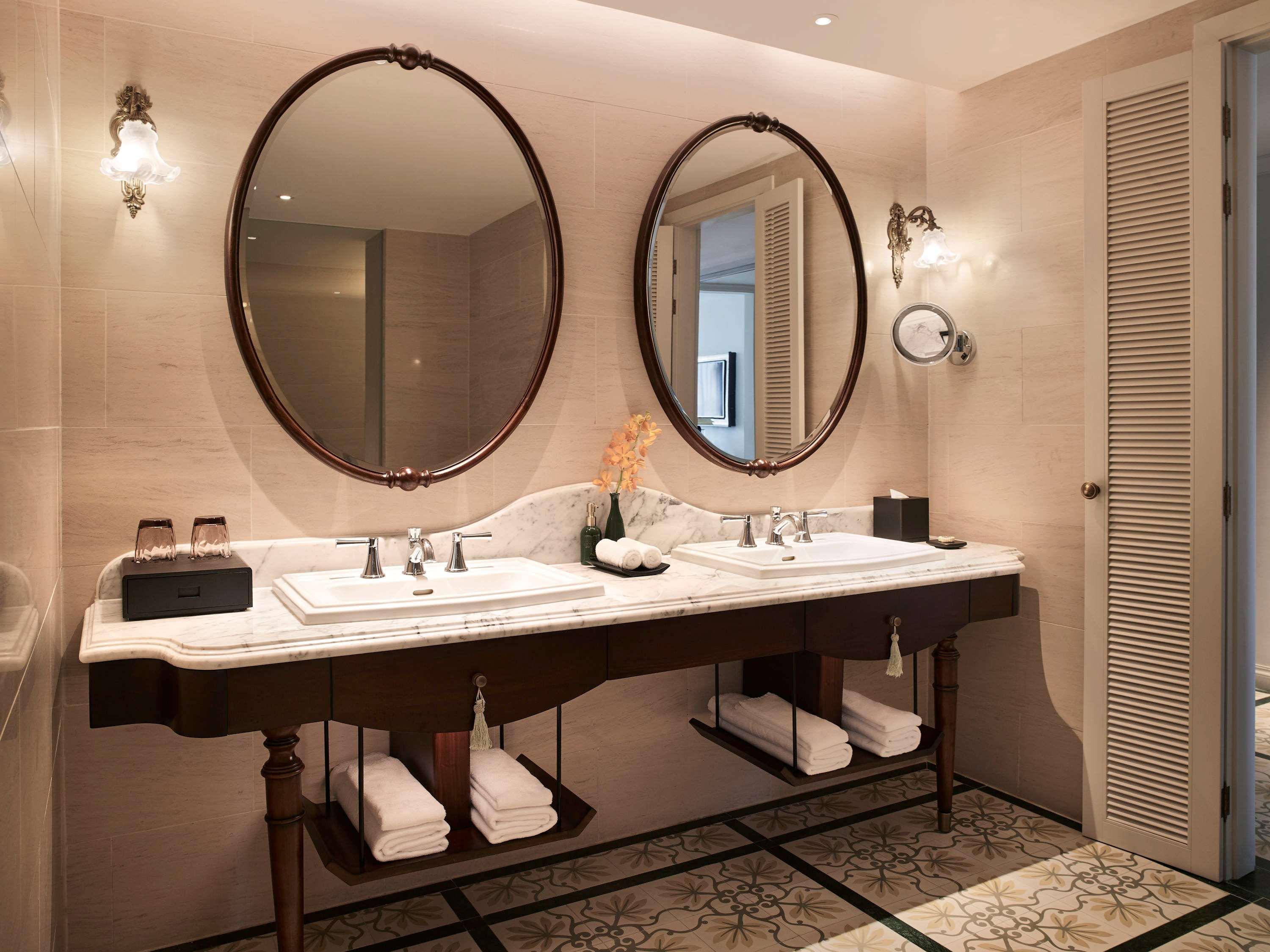 Junior Suite King Size Bed