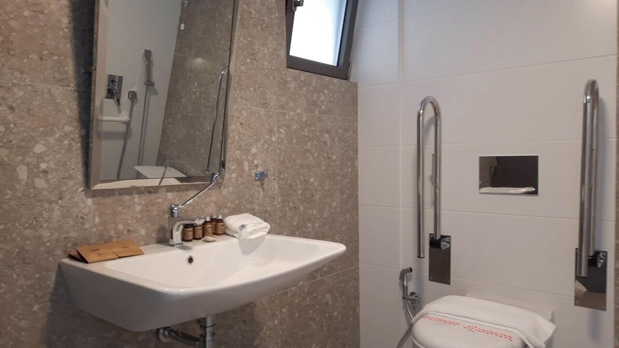 Double Deluxe Queen Bed