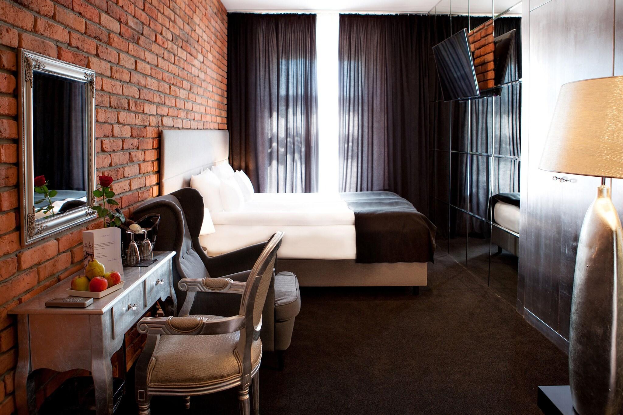 Double Deluxe King Bed