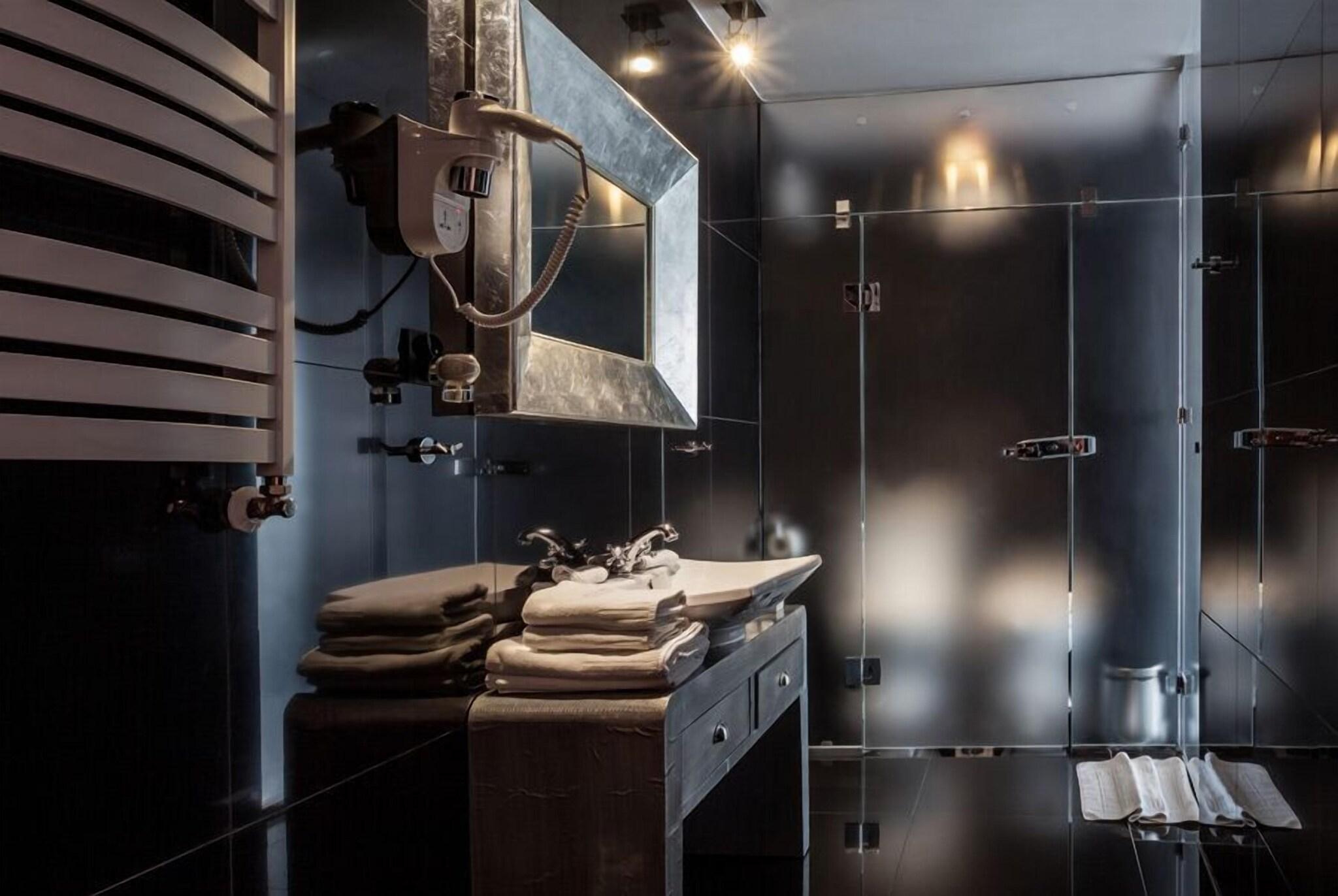 Junior Suite King Size Bed