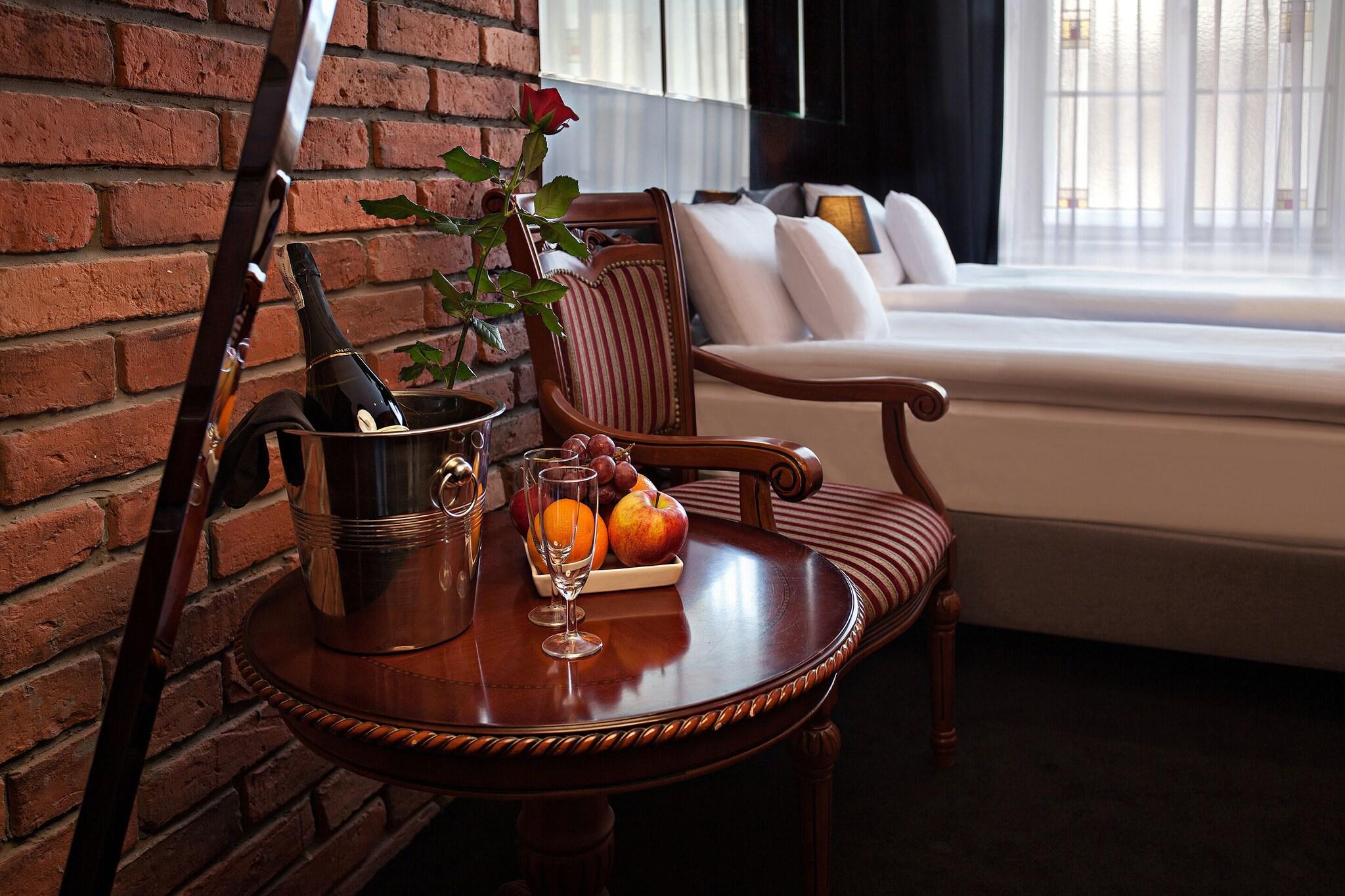 Double or Twin Classic Double Bed