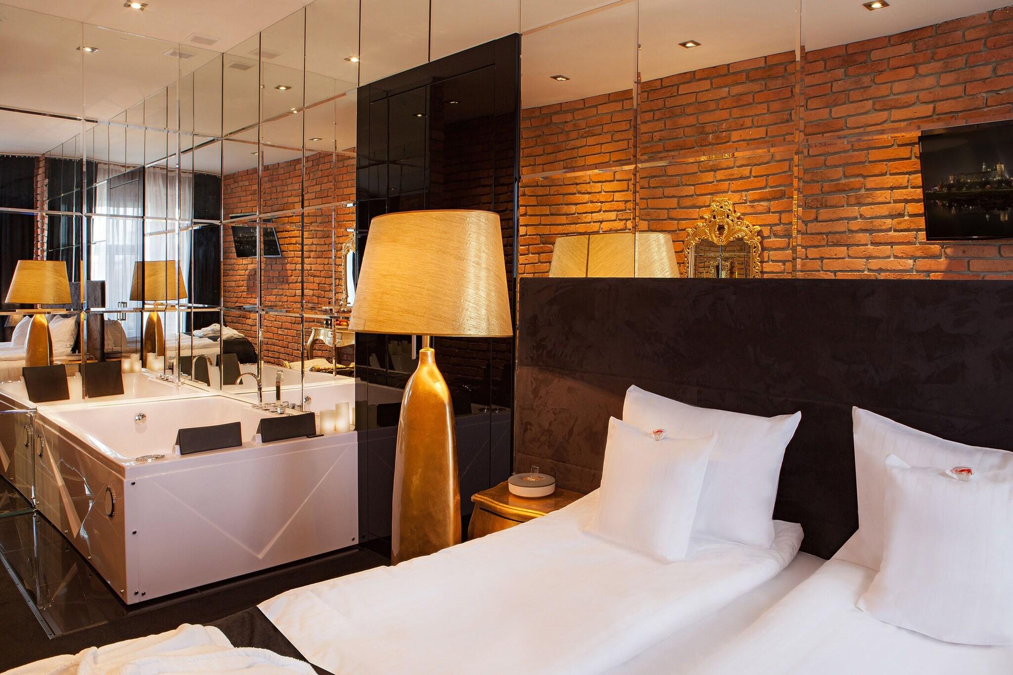 Double Deluxe King Bed