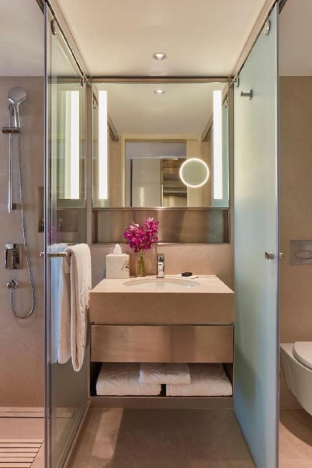 Double Deluxe City View King Bed