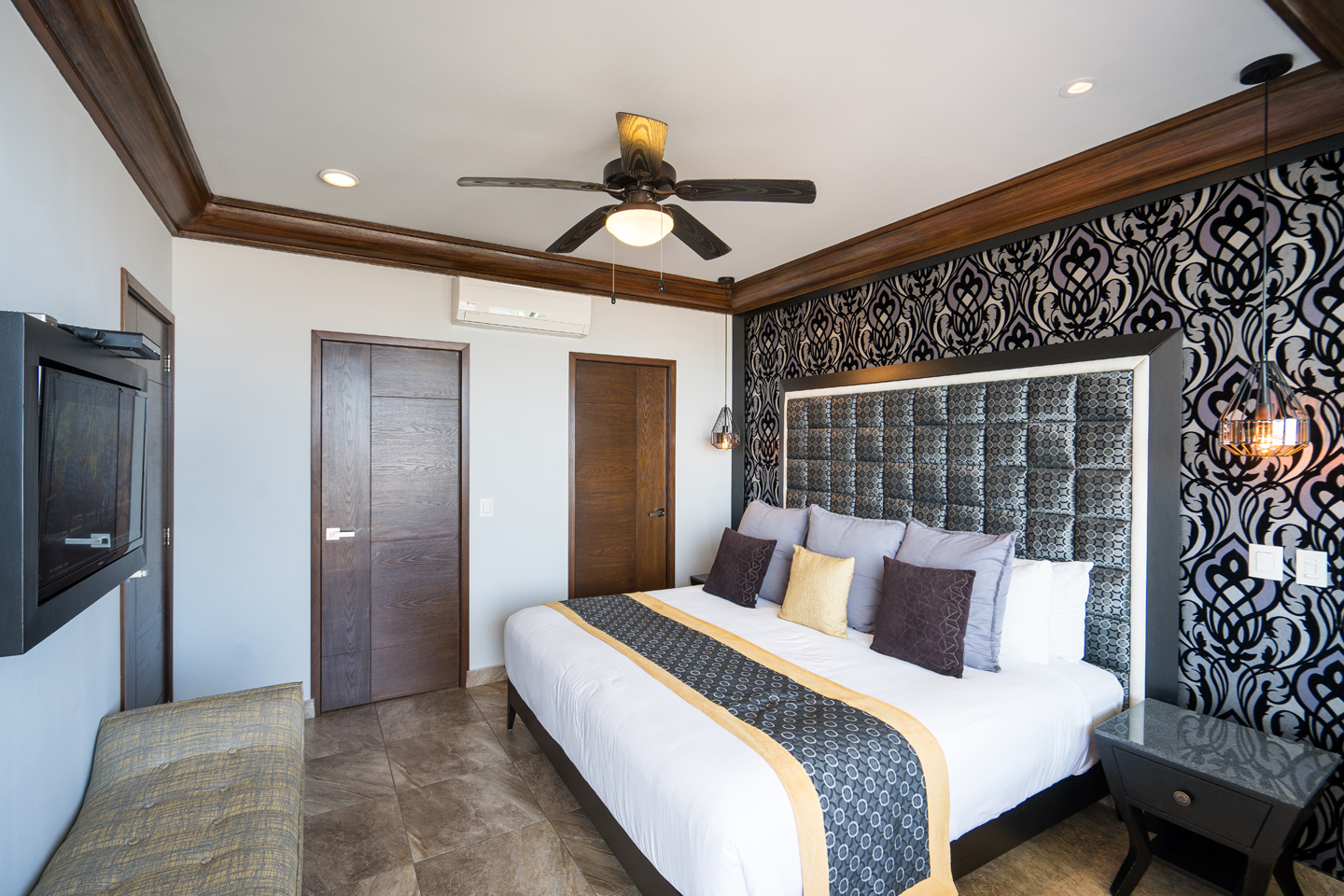 Suite Ocean View King Bed