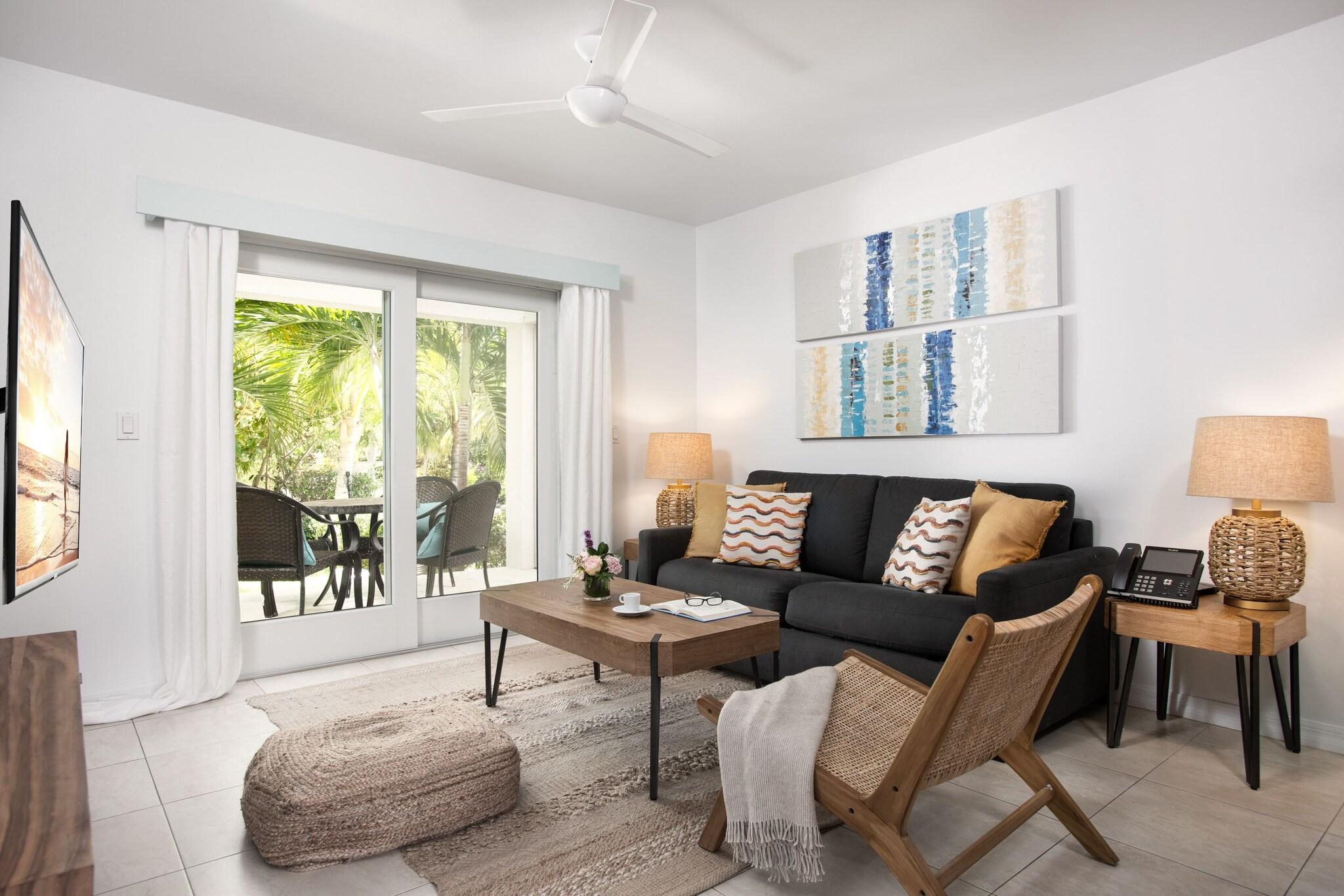 Suite Pool View King Bed