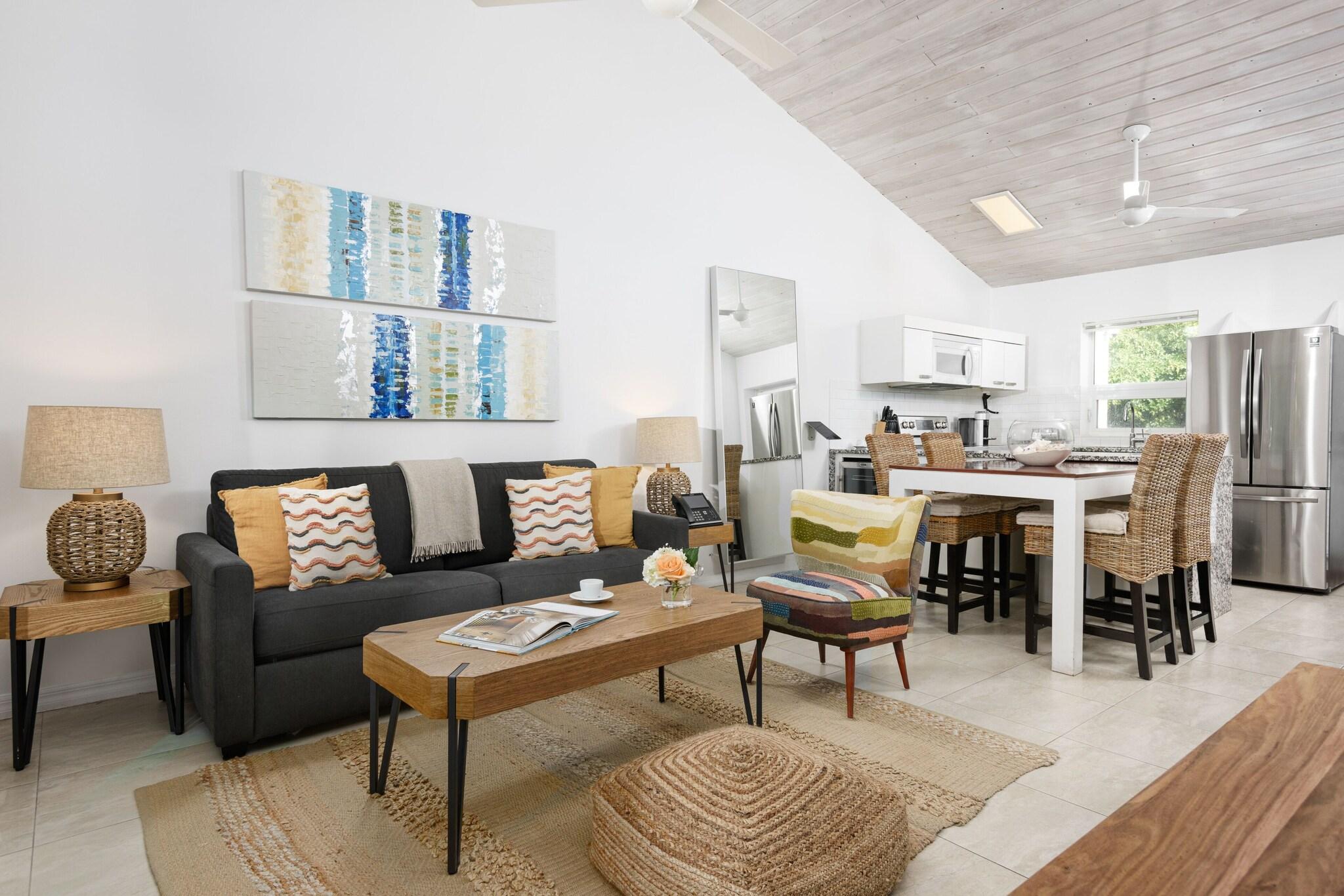 Suite Pool View King Bed