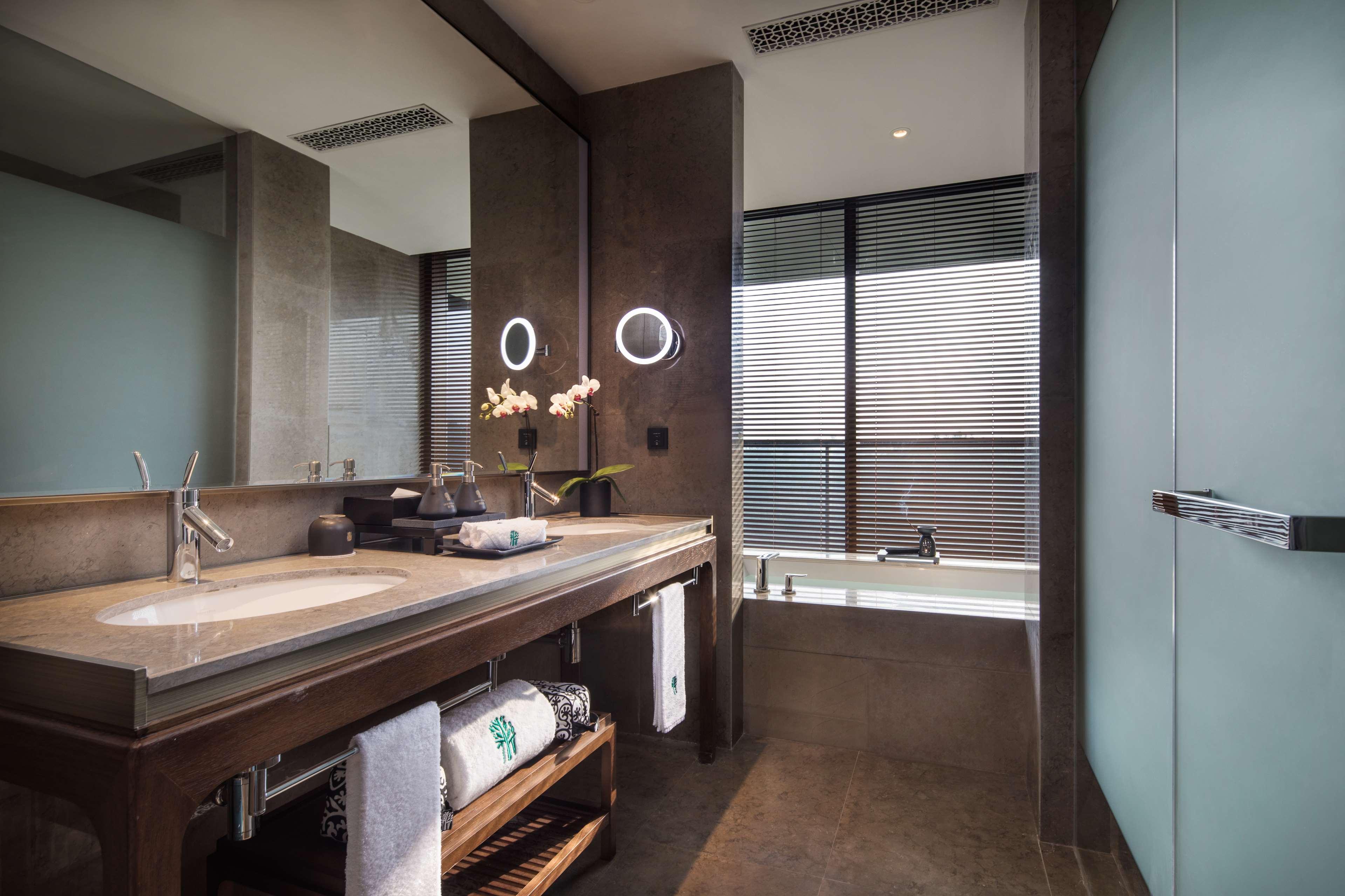 Junior Suite Lake View