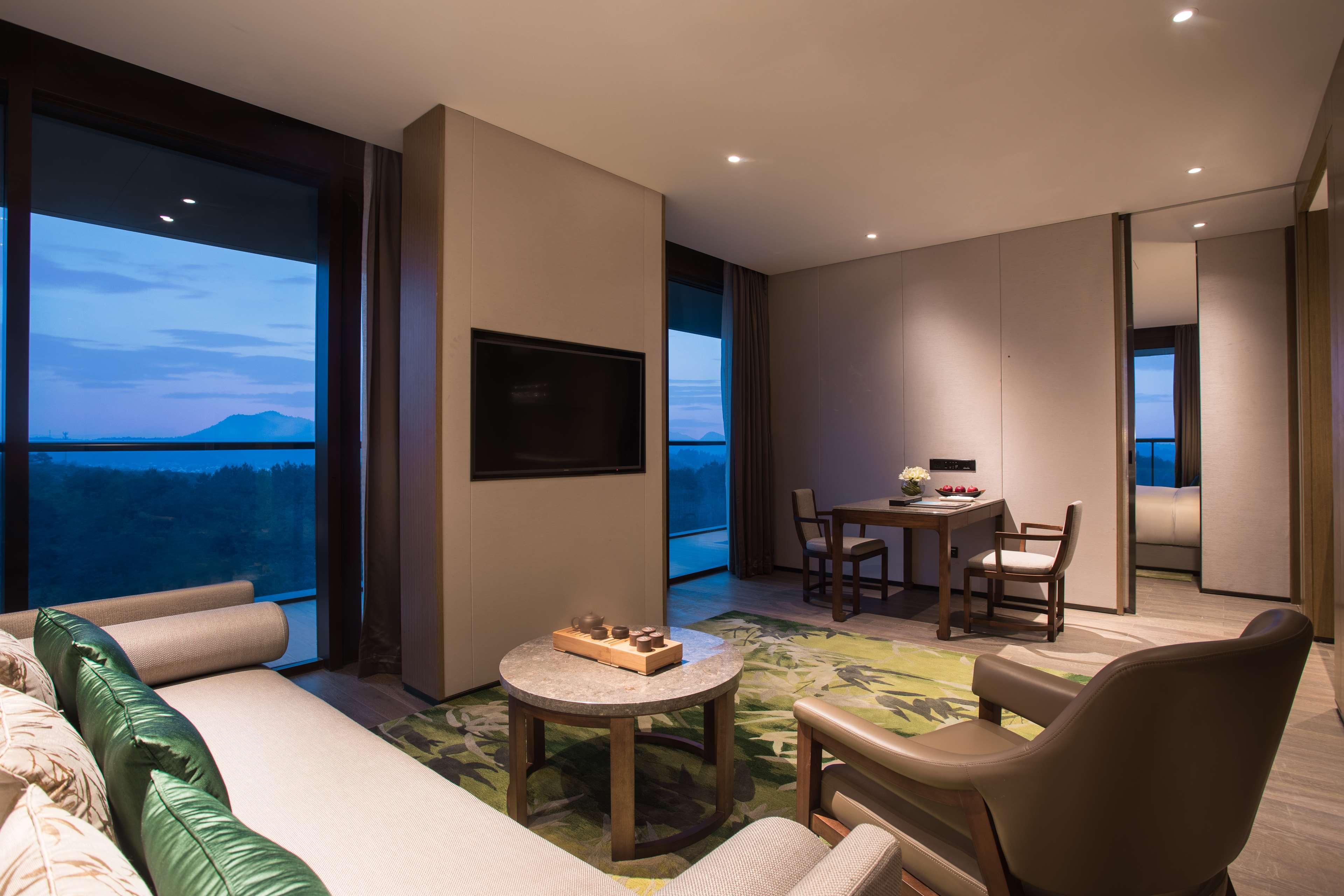 Junior Suite Lake View