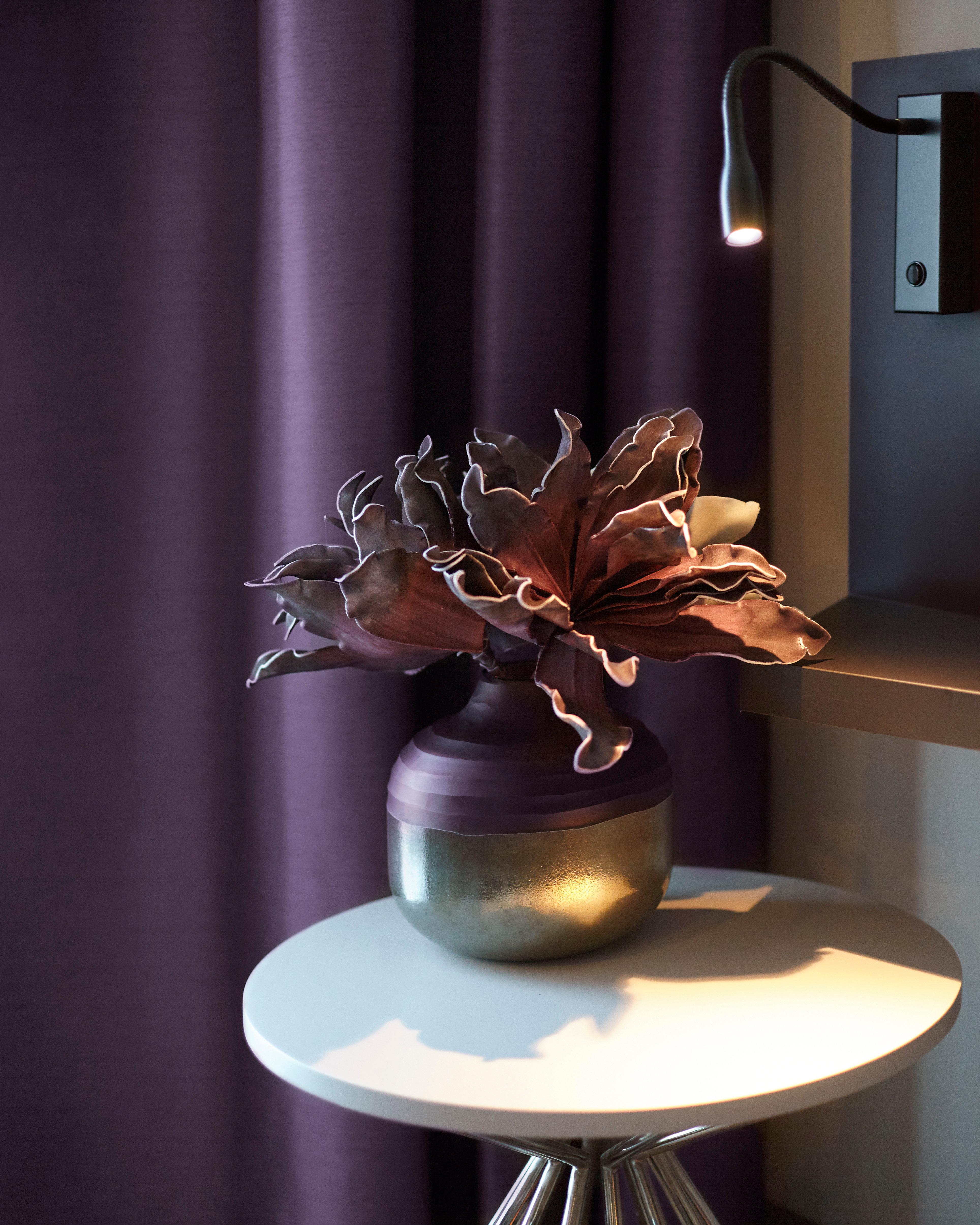 Double City View Queen Bed