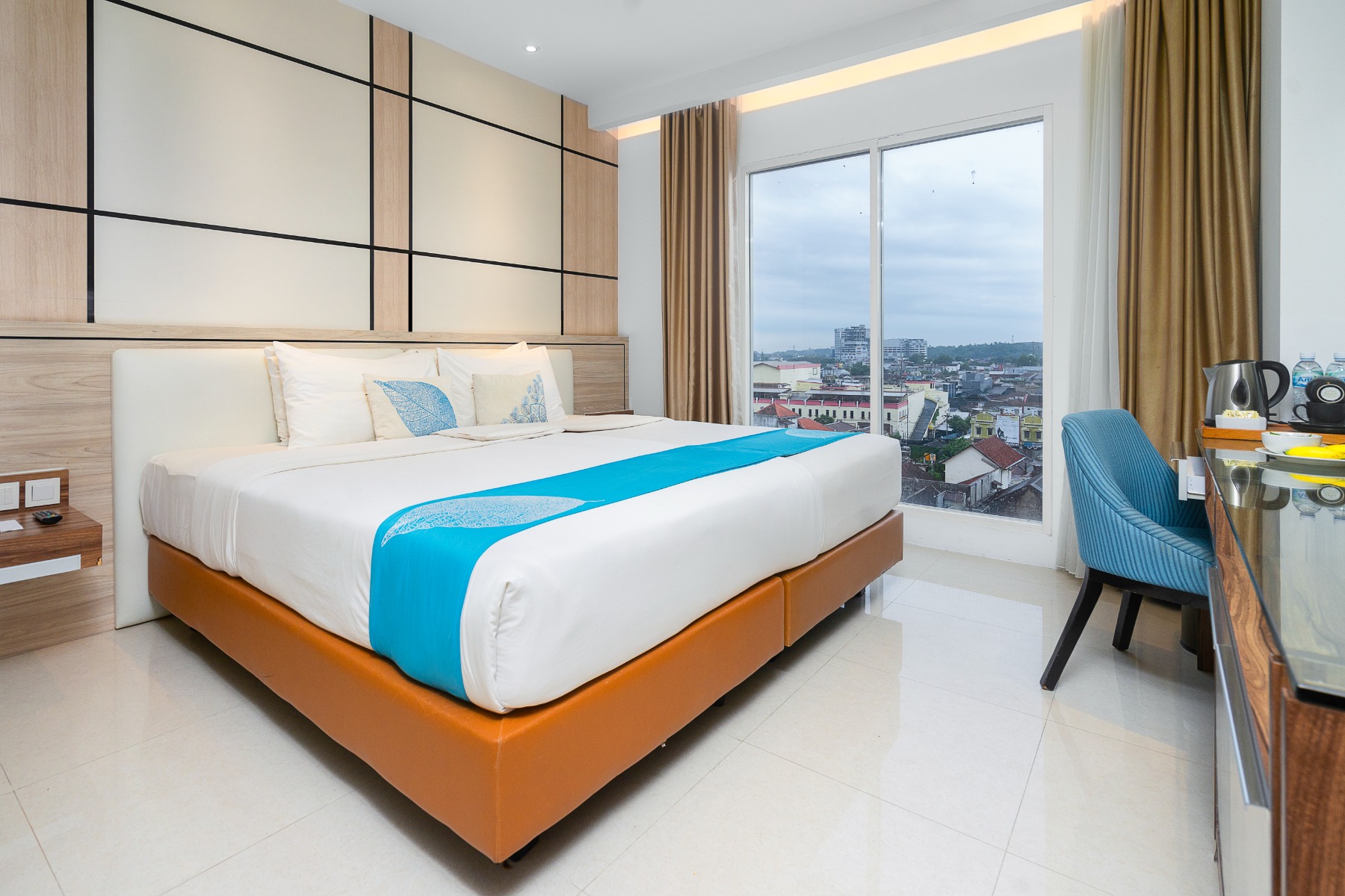 Double Deluxe One Bed