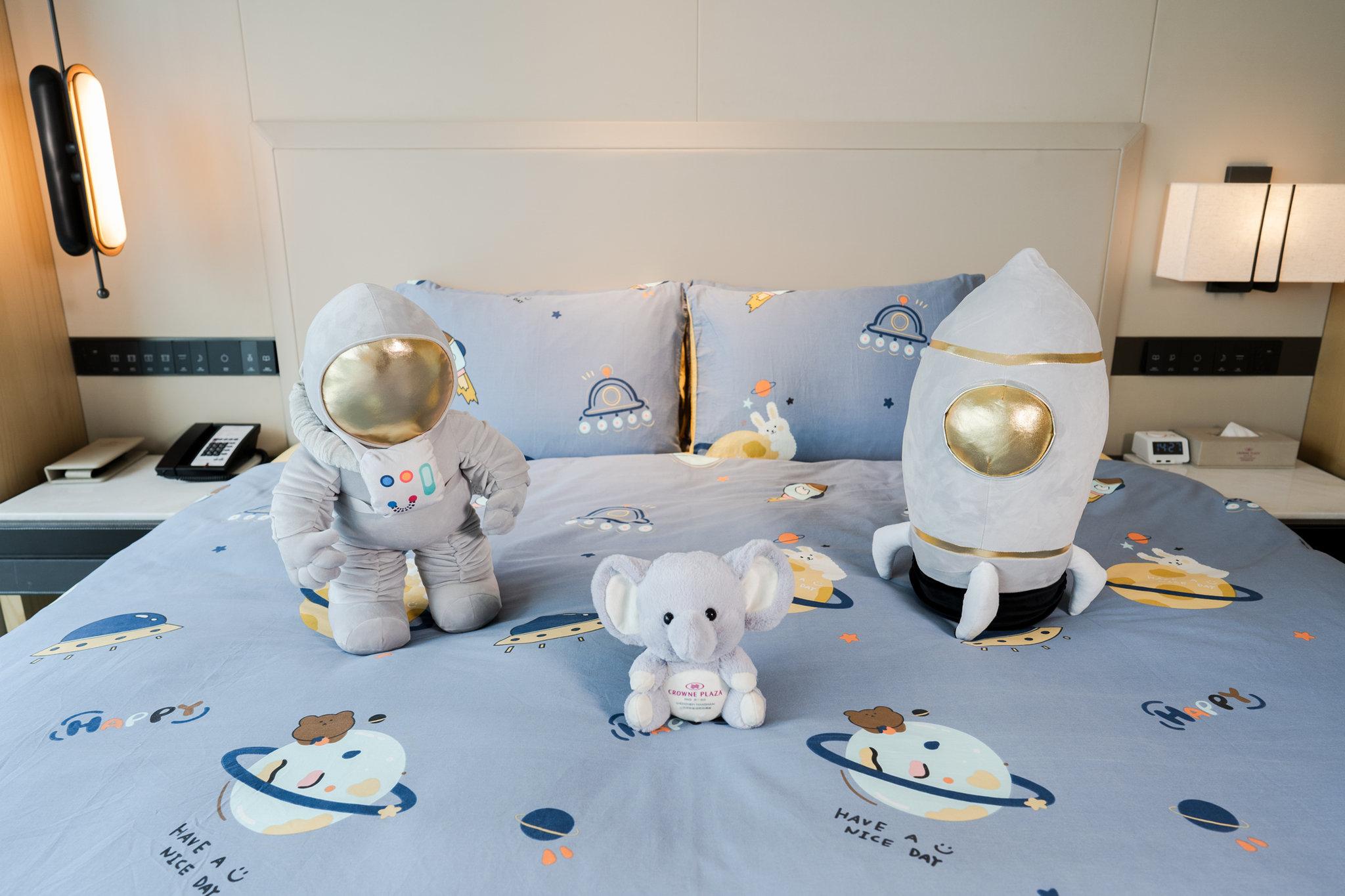 Double King Size Bed