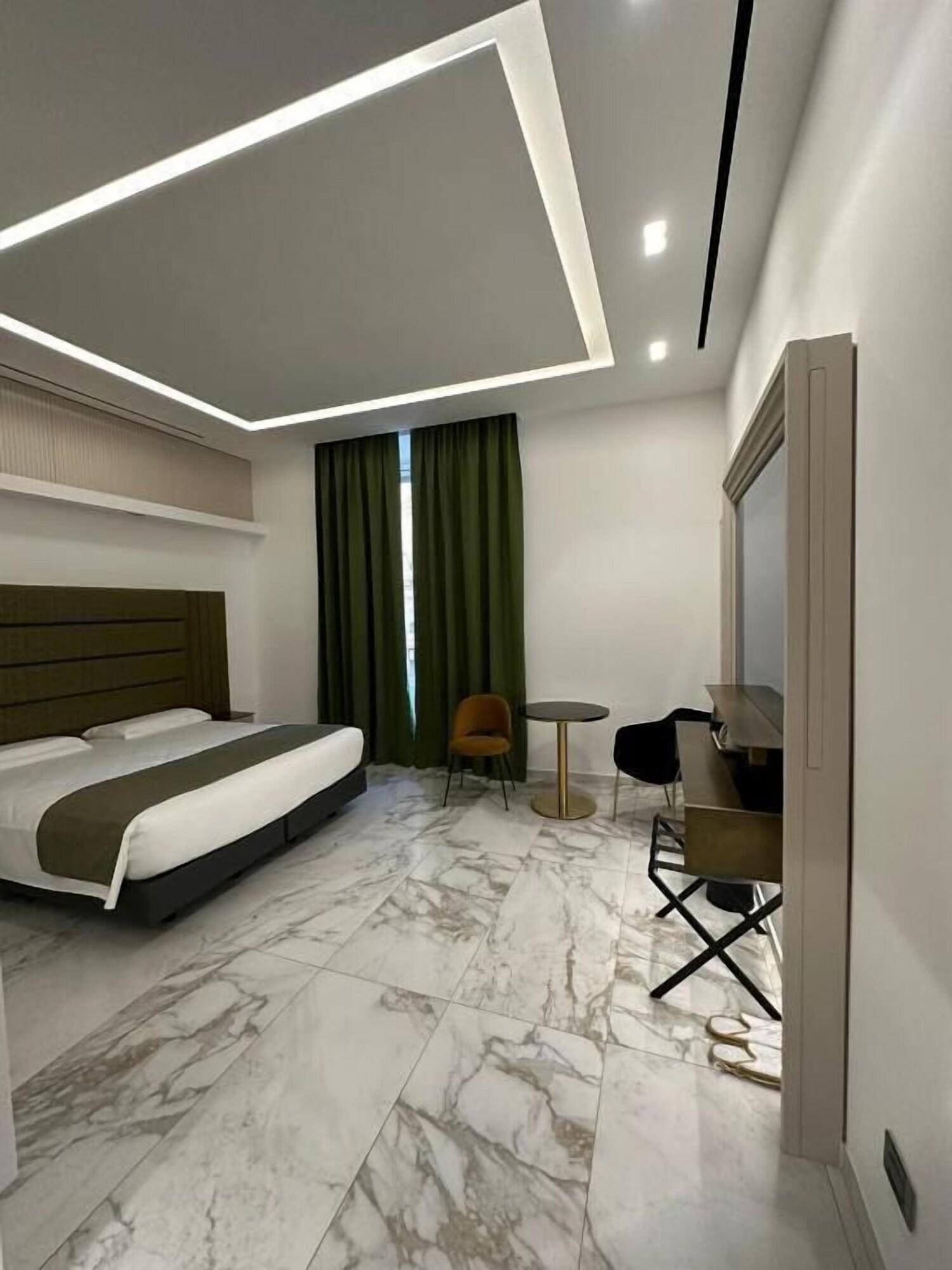 Triple Deluxe Two Beds