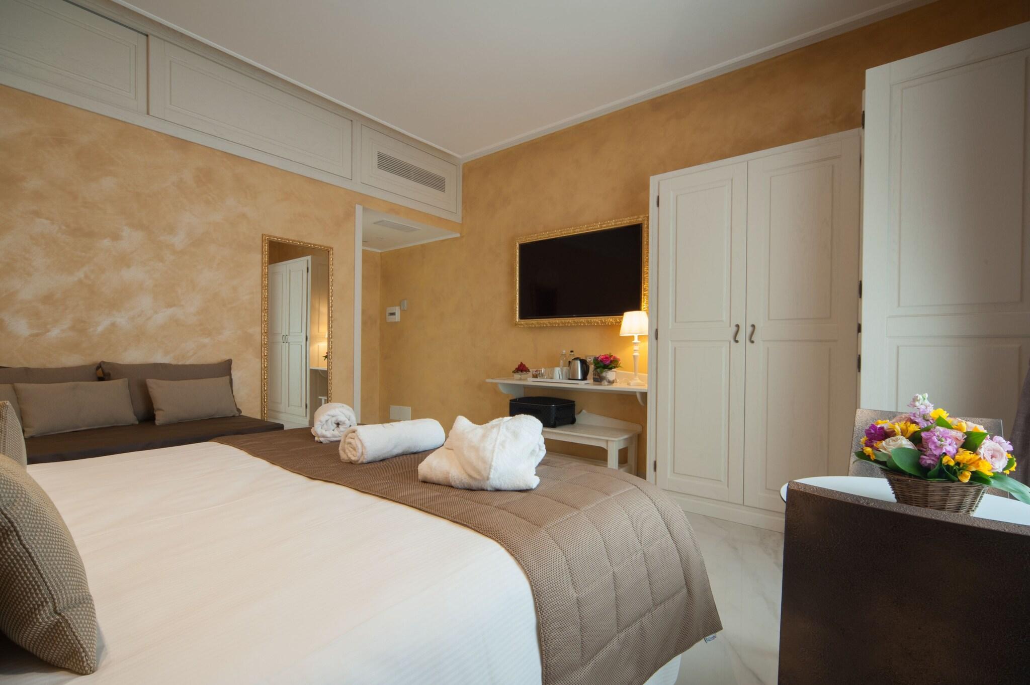 Triple Deluxe Two Beds