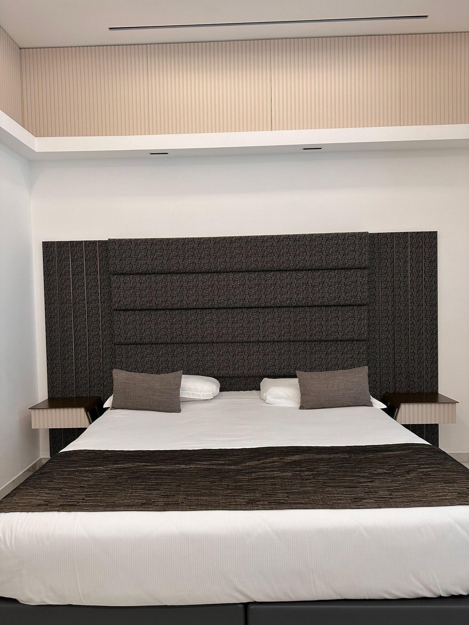 Triple Deluxe Two Beds