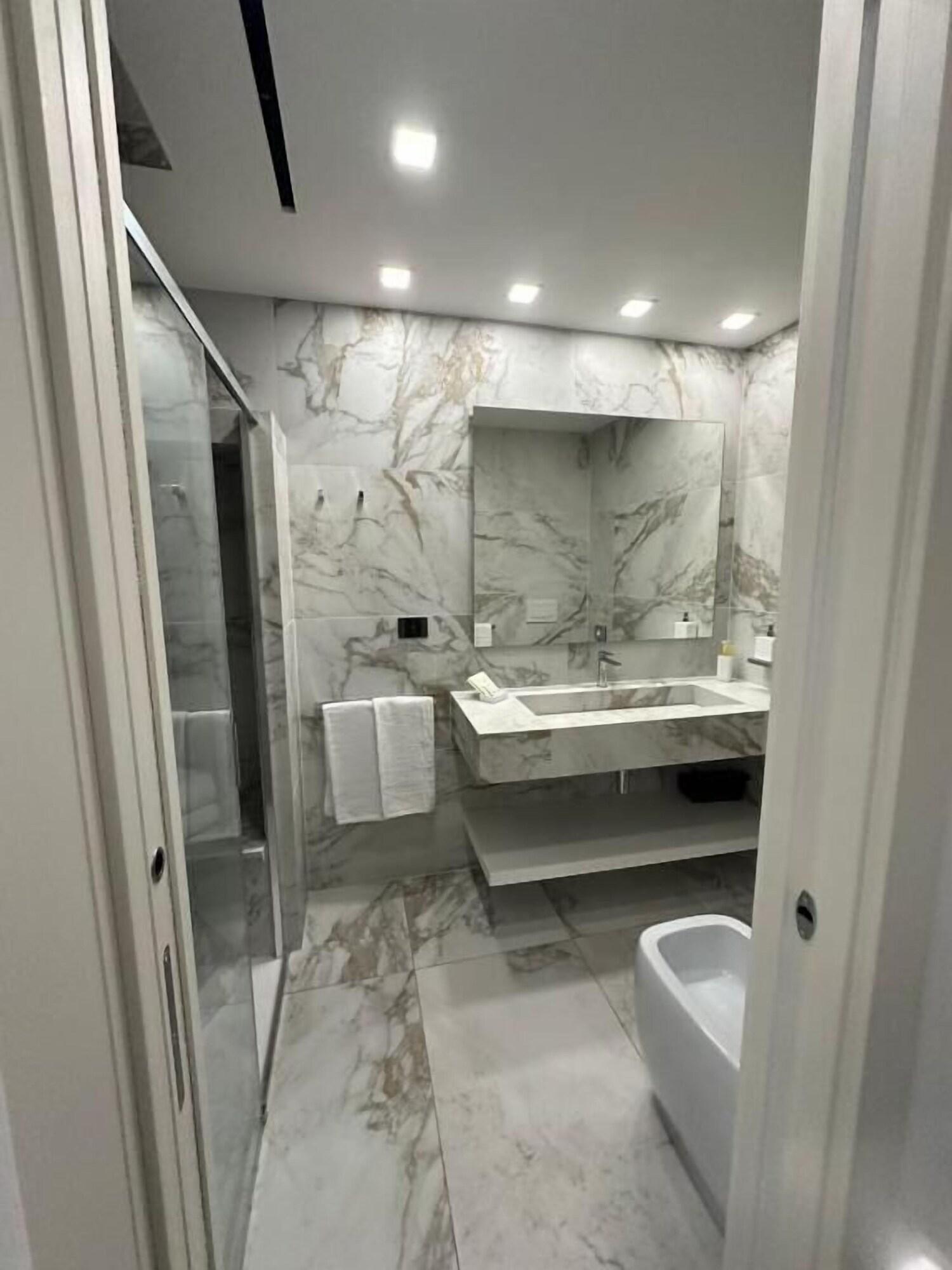 Triple Deluxe Two Beds