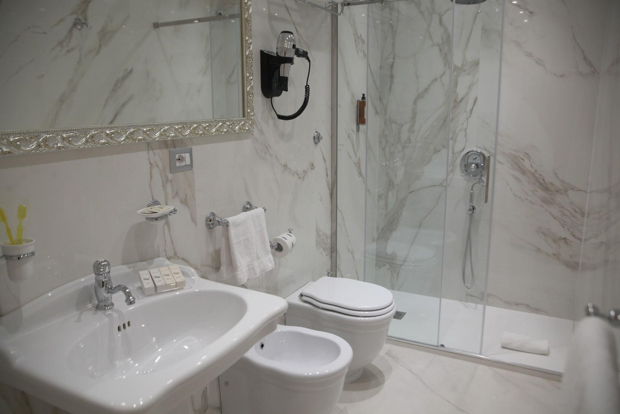 Triple Deluxe Two Beds