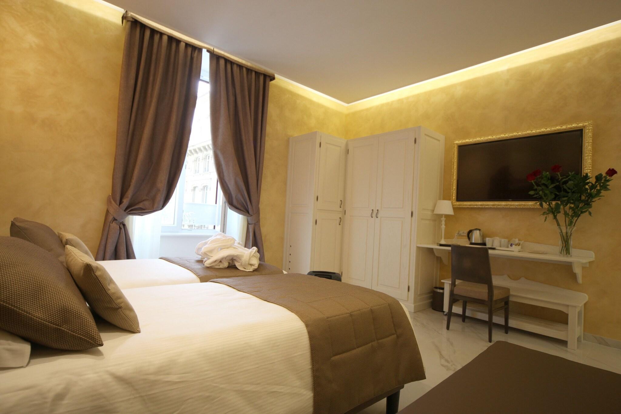 Triple Deluxe Two Beds