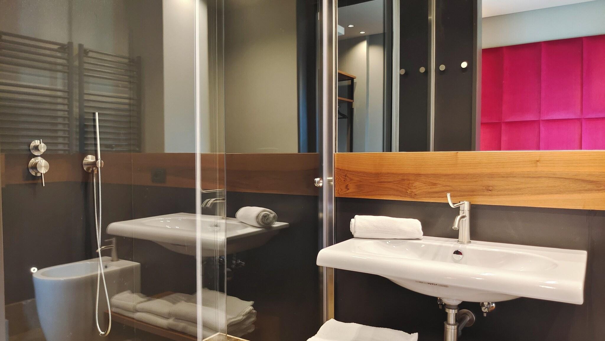 Double Queen Size Bed