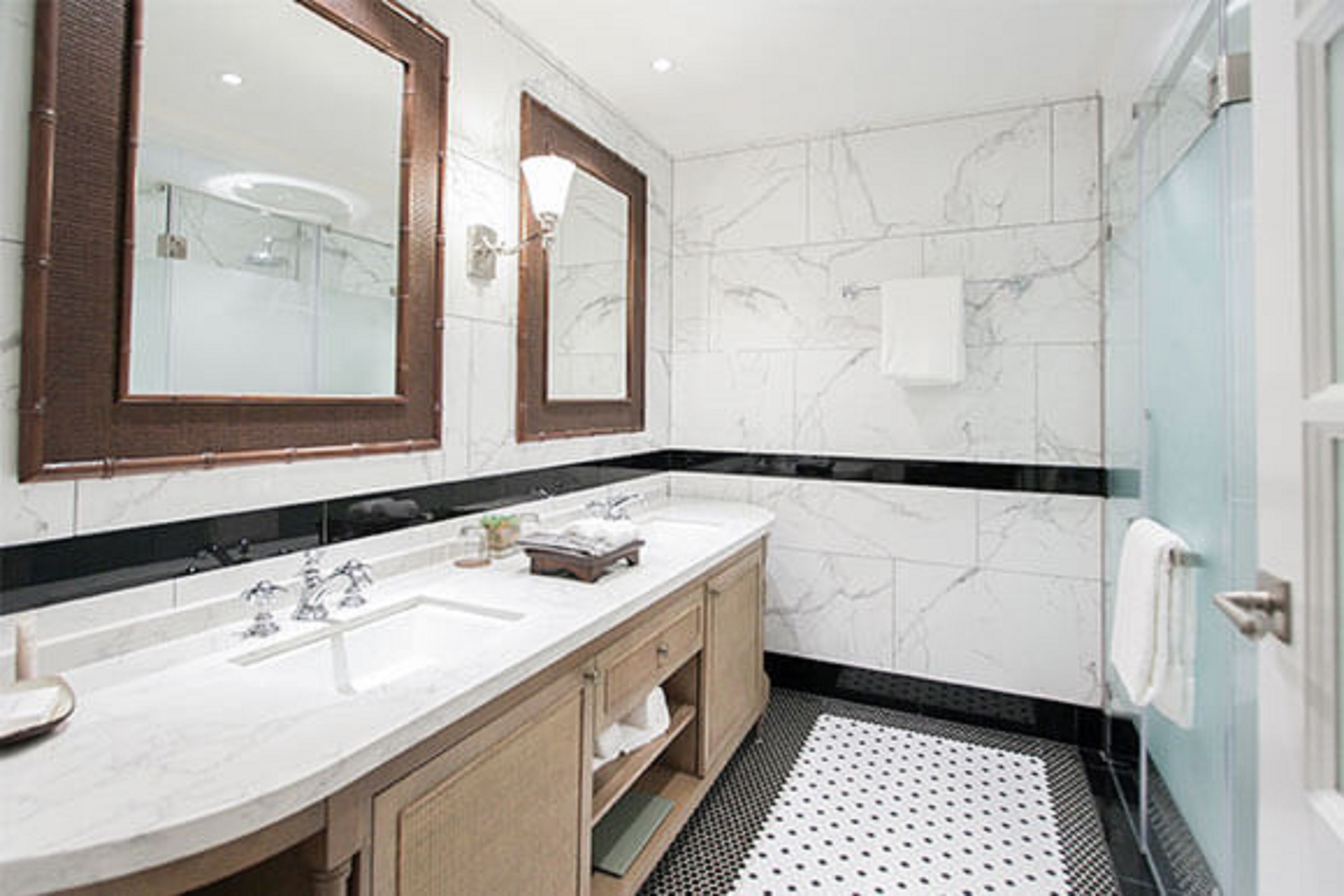 Twin Deluxe Two Queen Beds