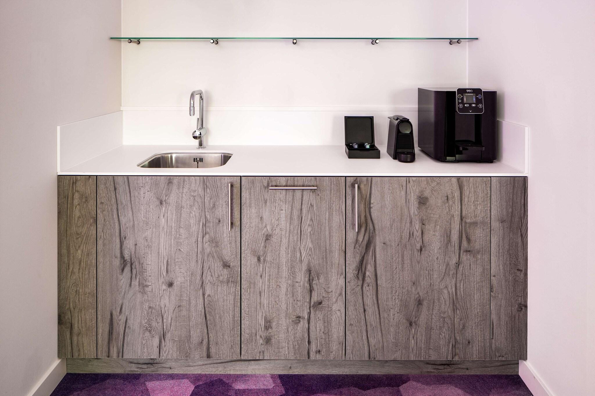 Junior Suite Queen Size Bed