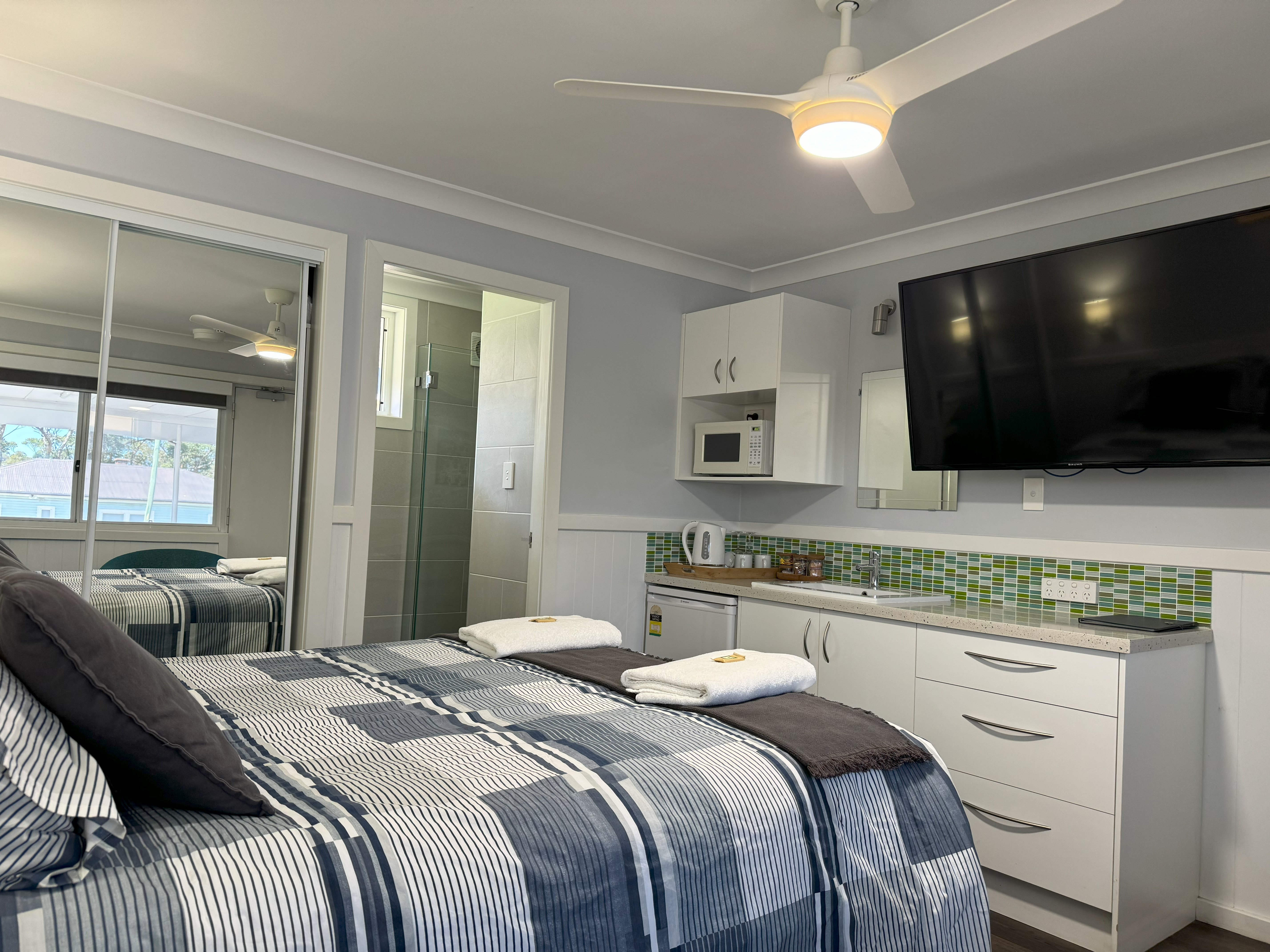 Double Deluxe Queen Bed