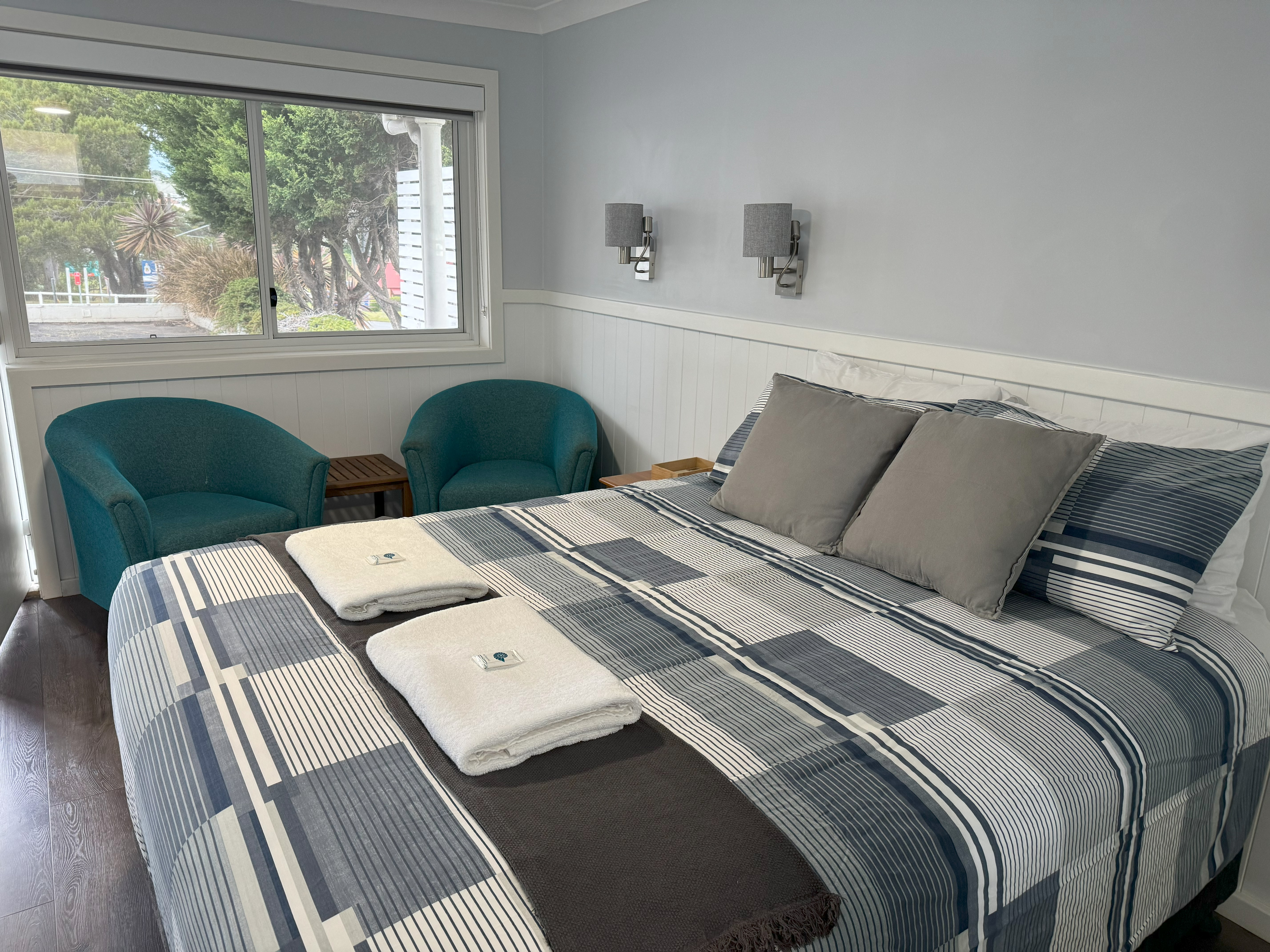 Double Deluxe Queen Bed