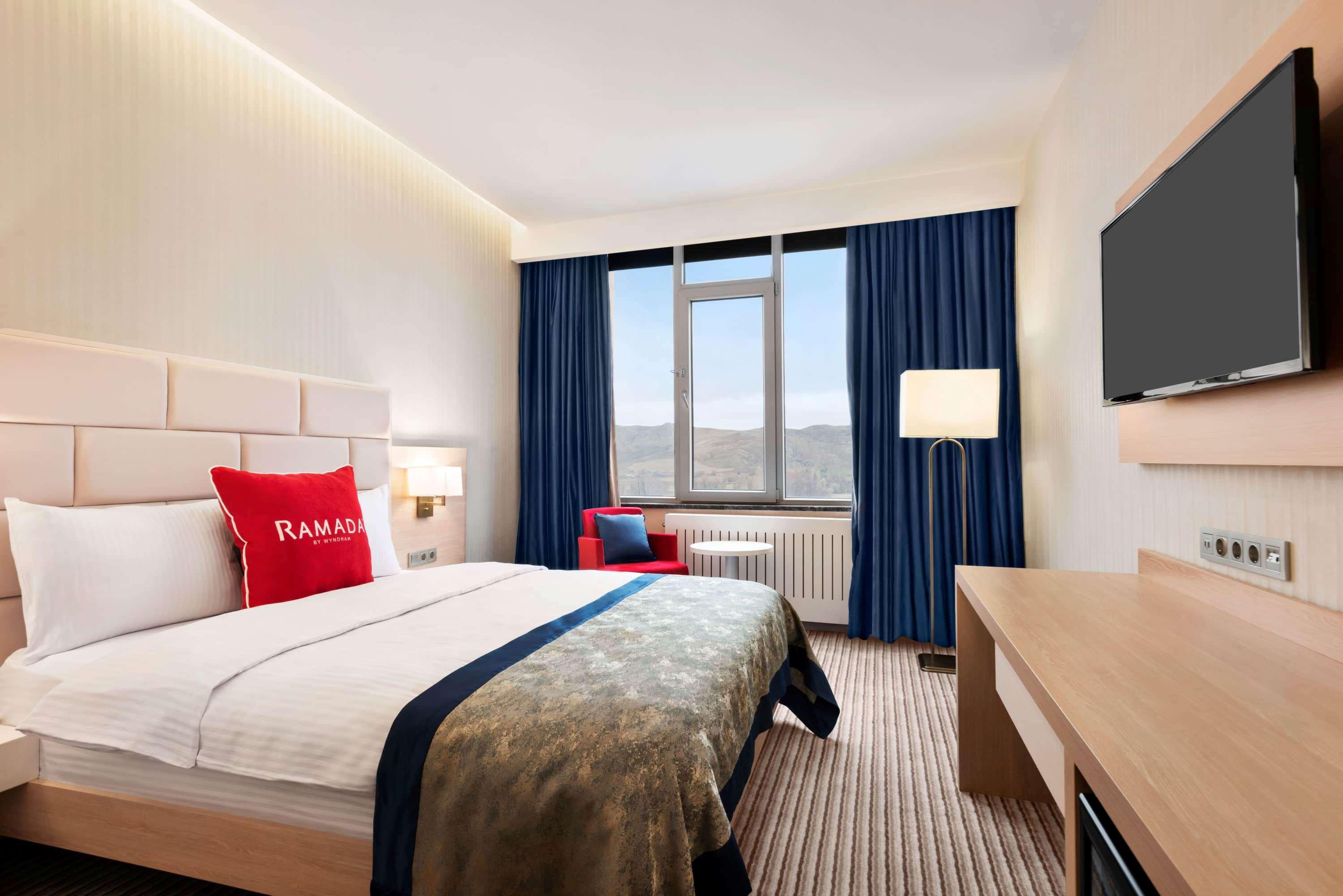 Double King Bed Non Smoking