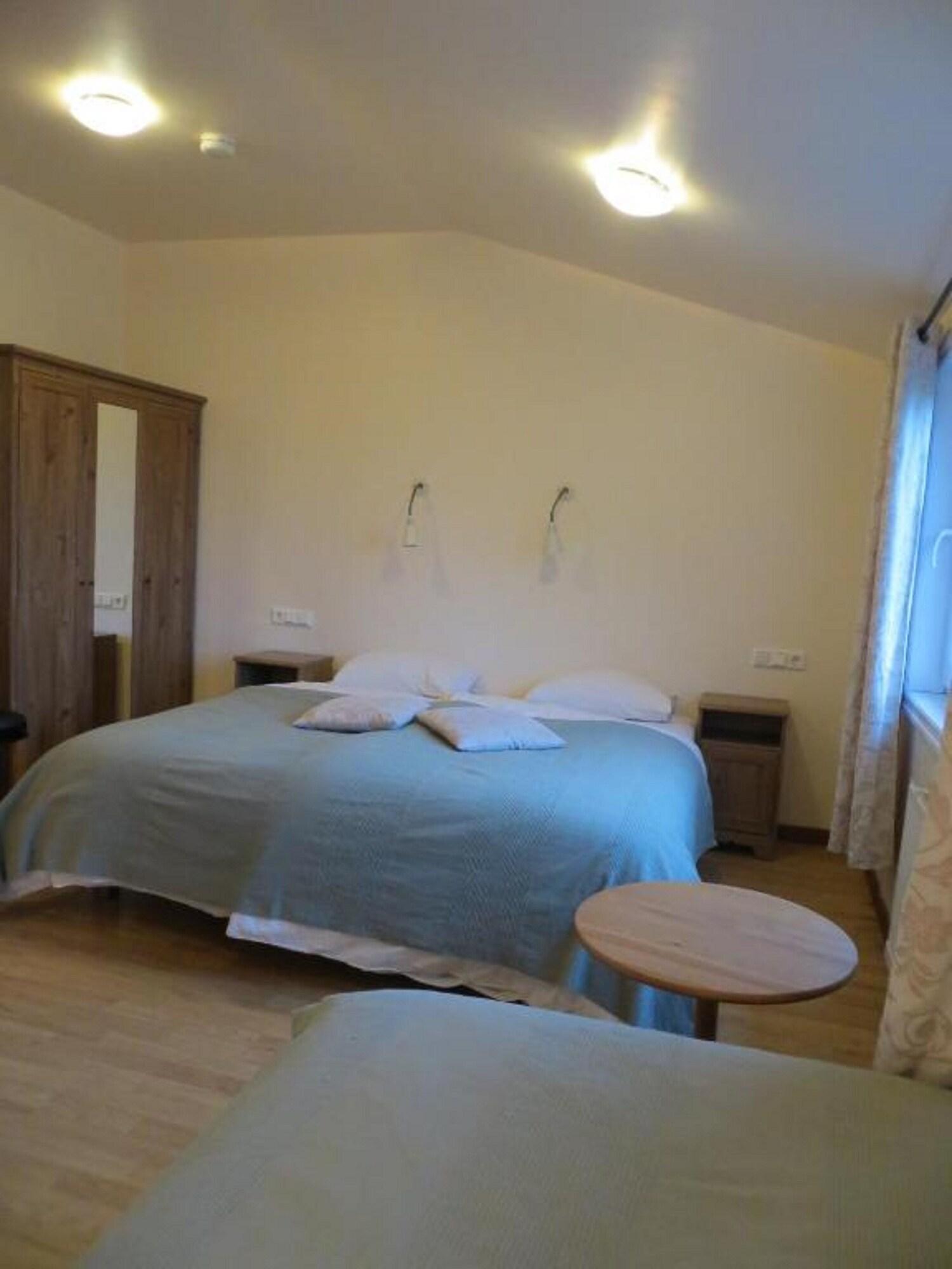 Double or Twin Queen Size Bed