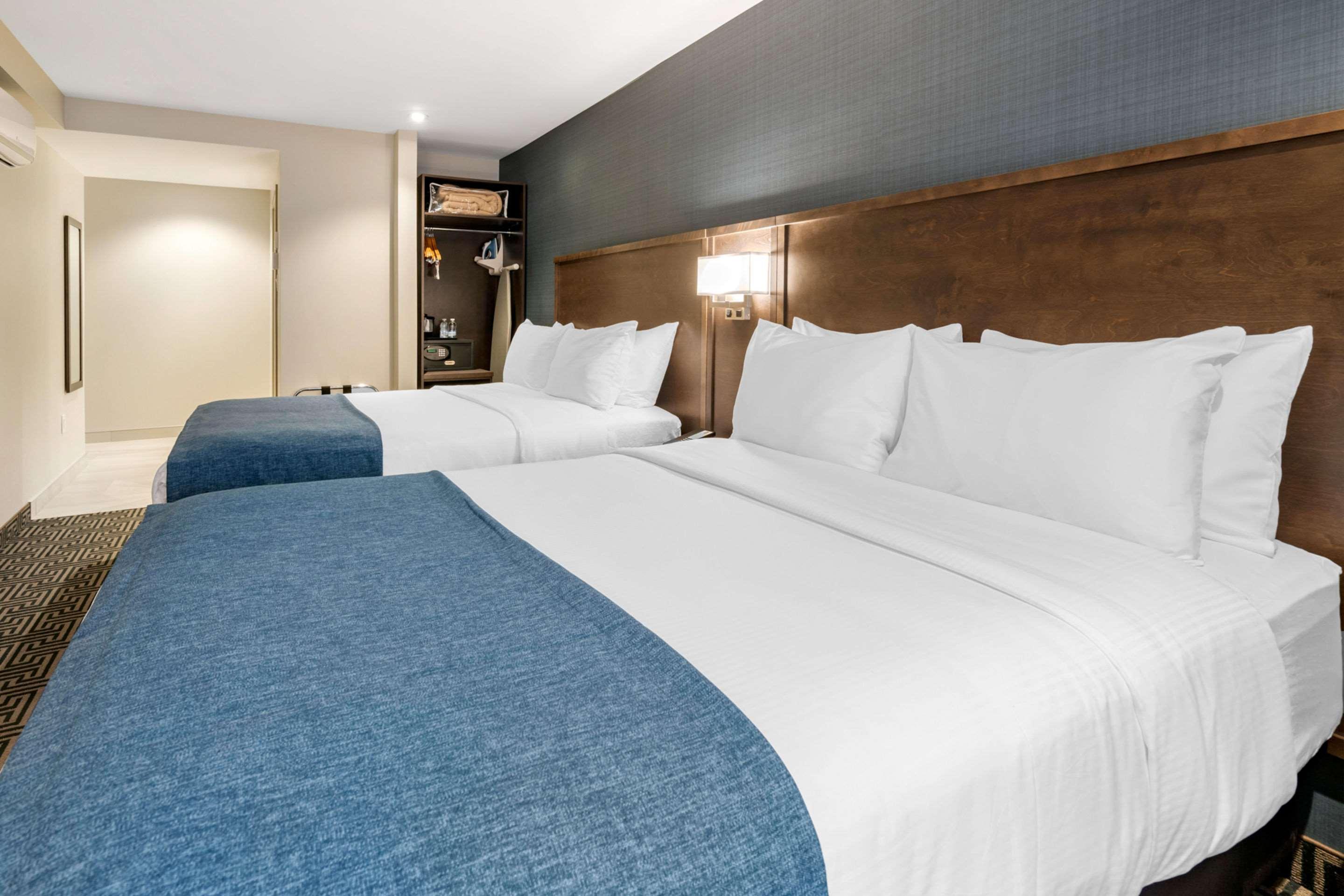 Double Two Queen Beds Non Smoking