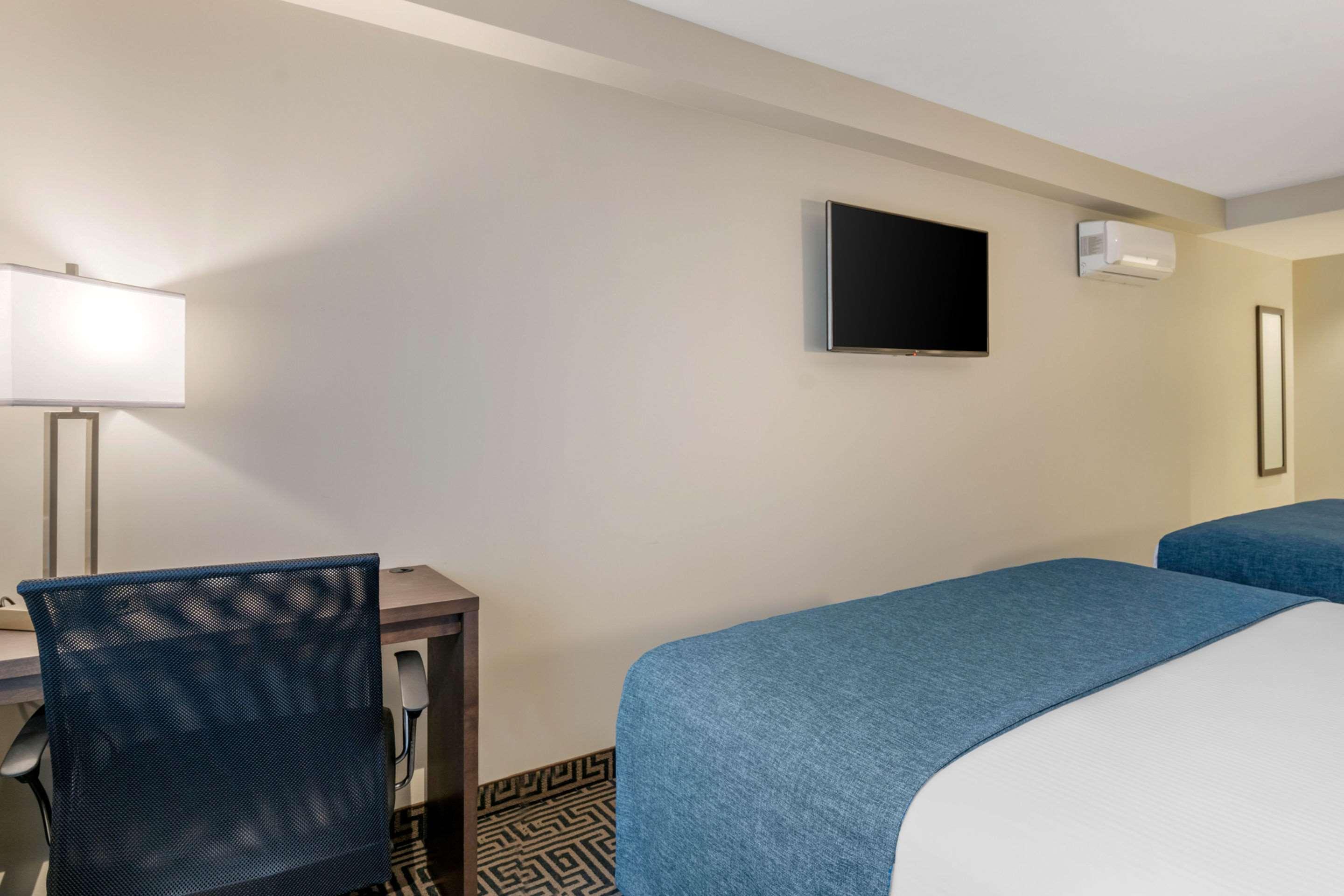 Double Two Queen Beds Non Smoking