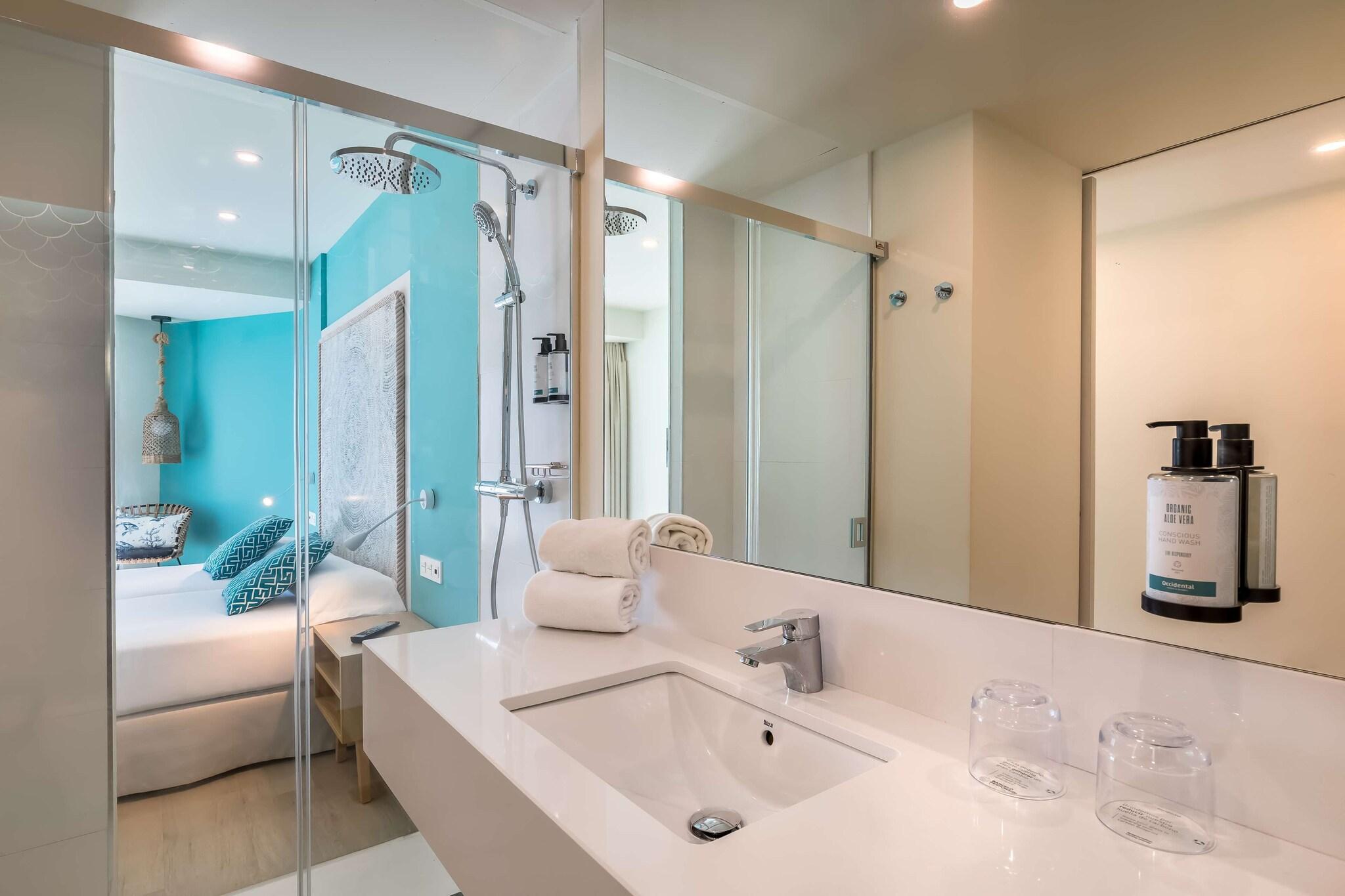 Double Partial Sea View