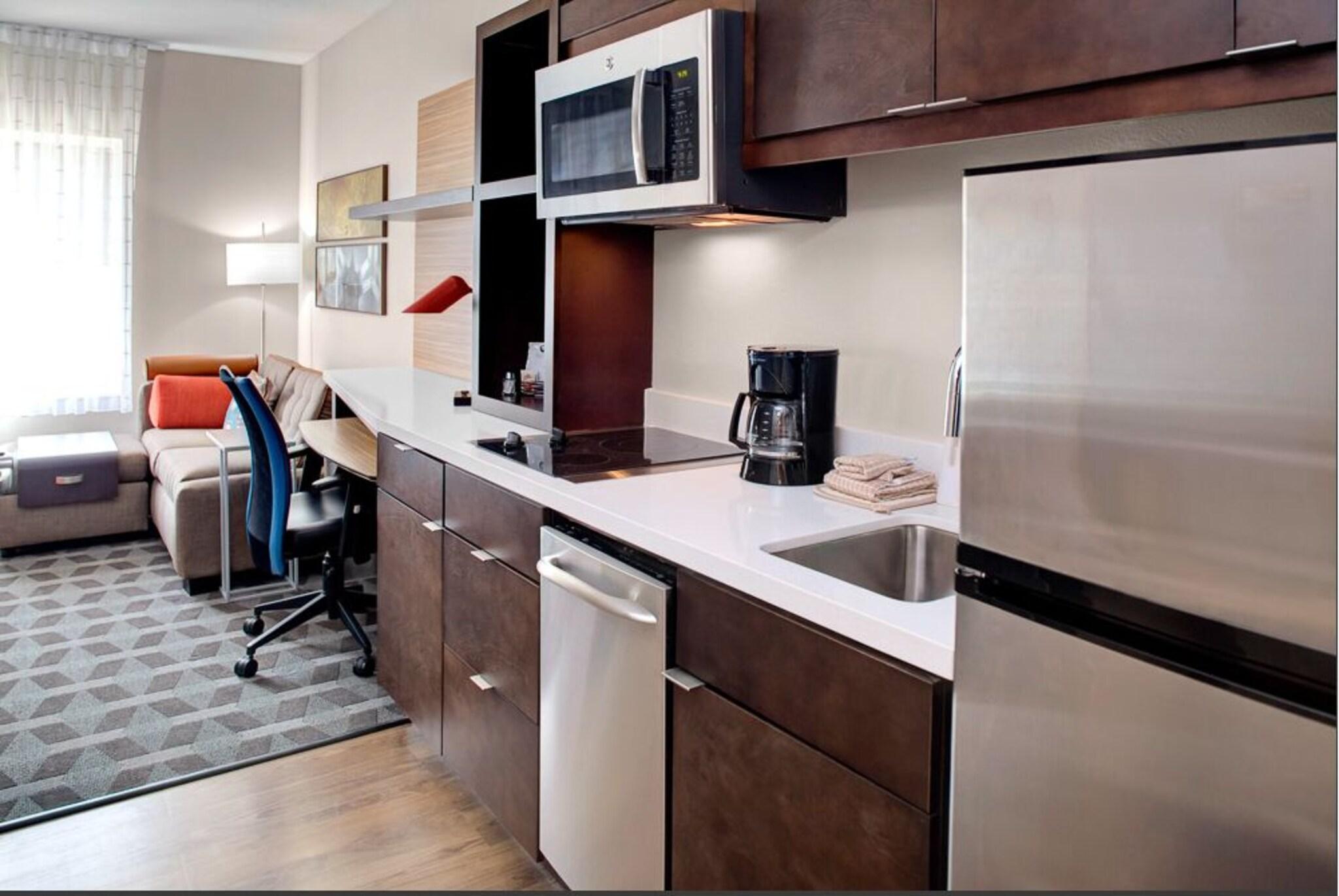 Studio Two Queen Beds