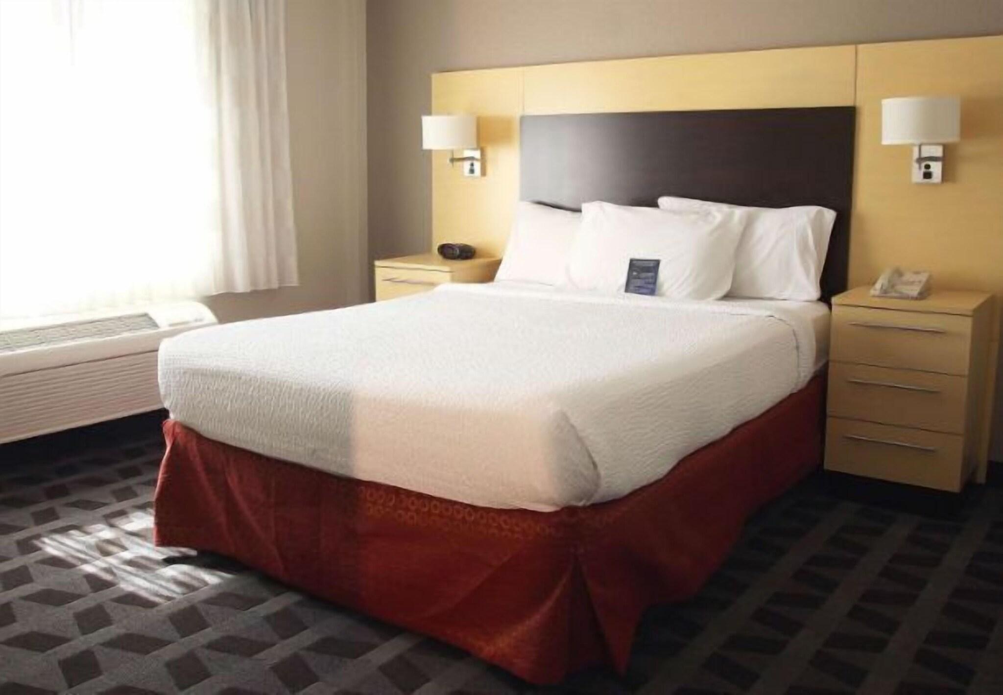 Studio Two Queen Beds