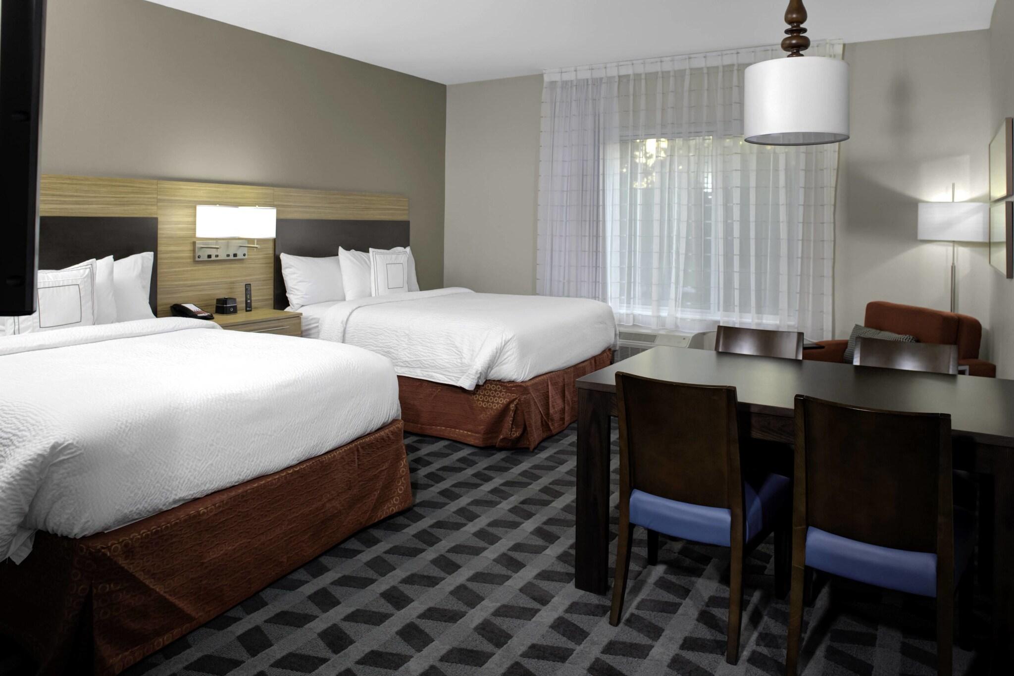 Studio Two Queen Beds