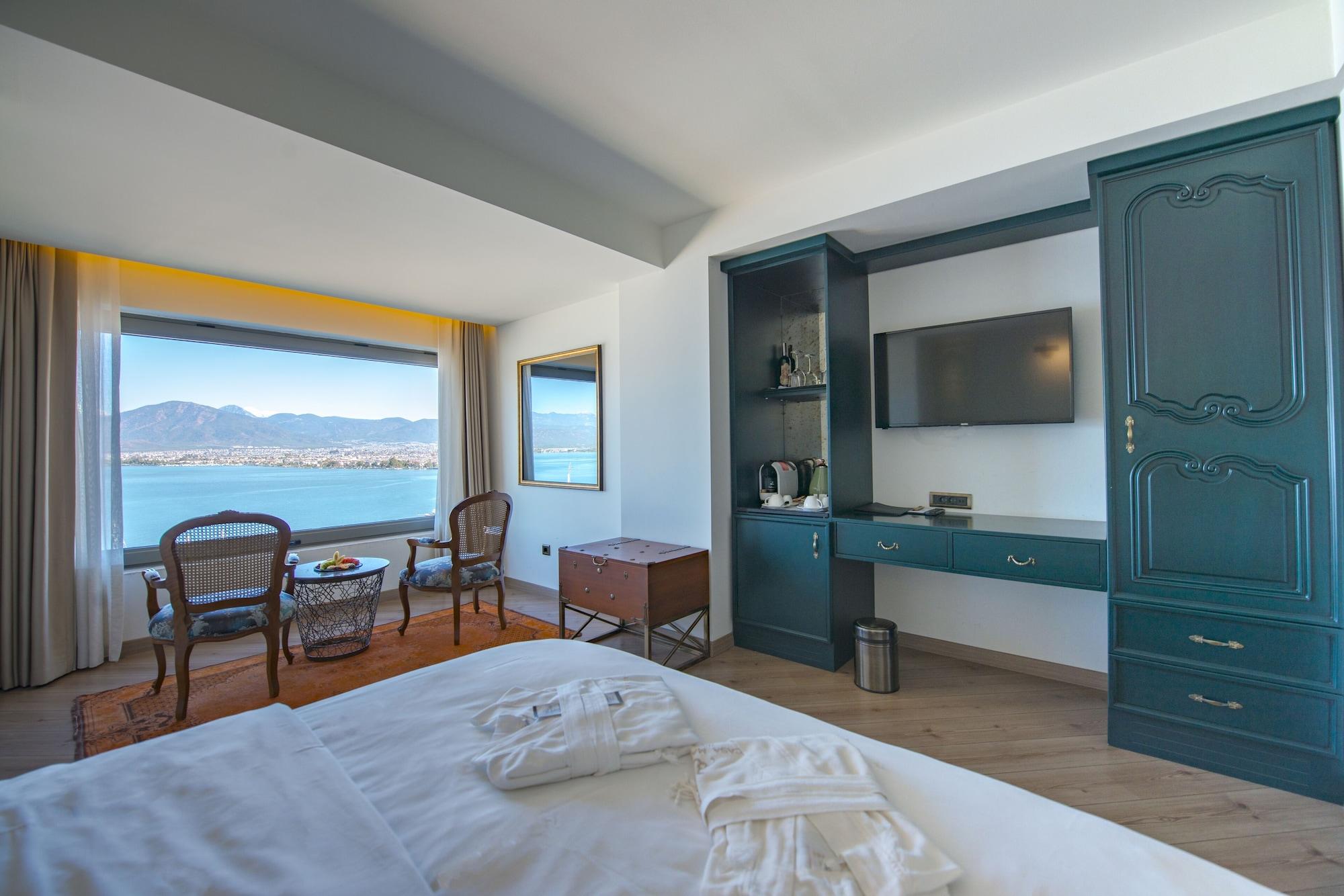 Double Partial Sea View