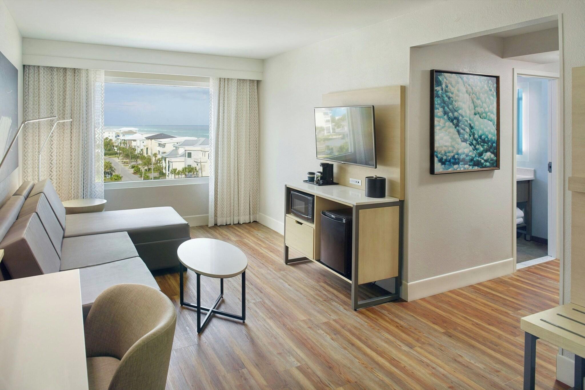 Suite with Balcony with Views