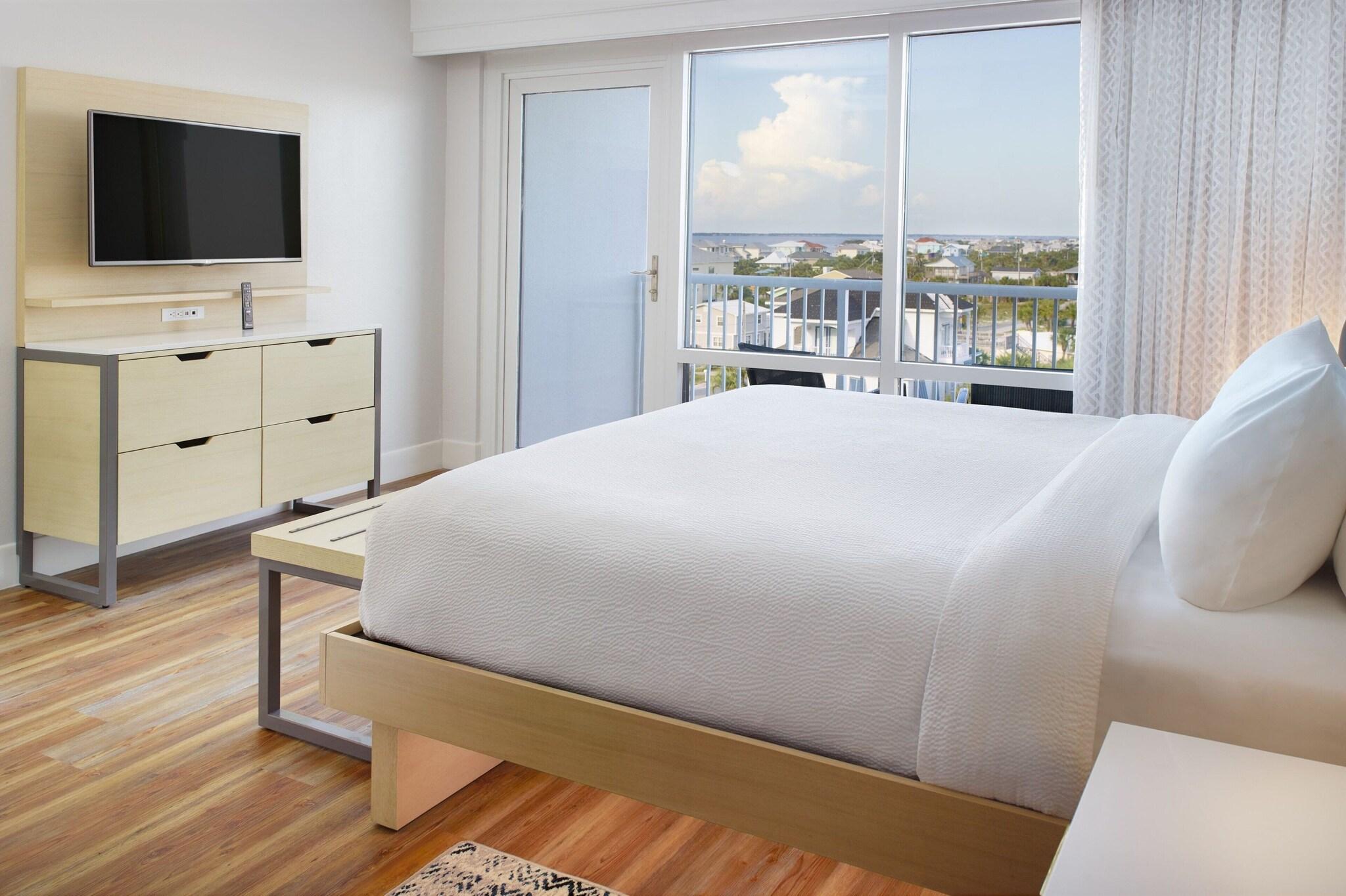 Studio with Balcony with Views