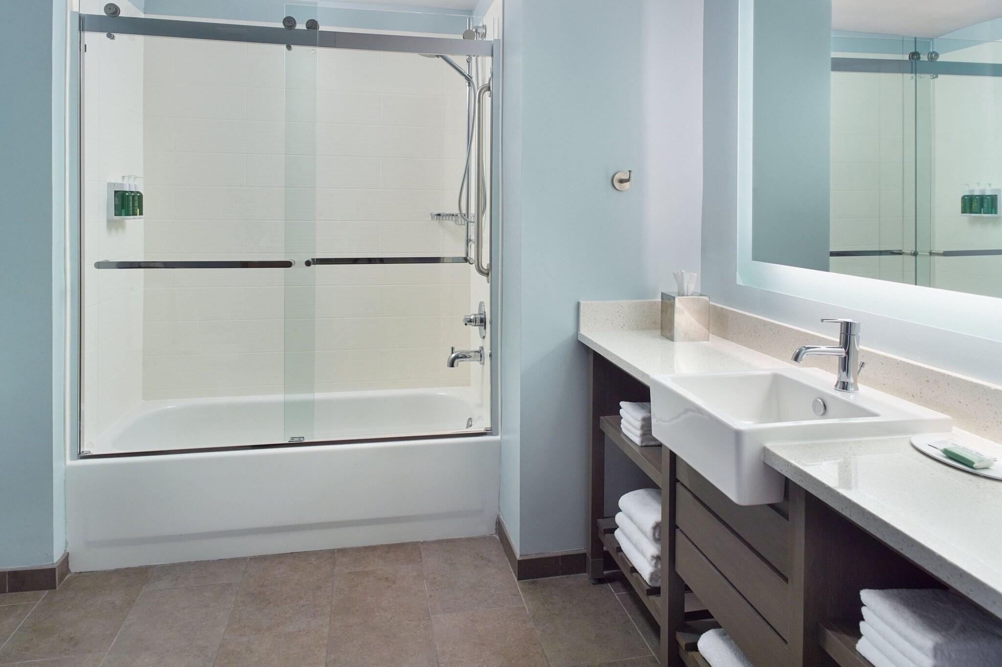 Studio Accessible-two Queen Beds