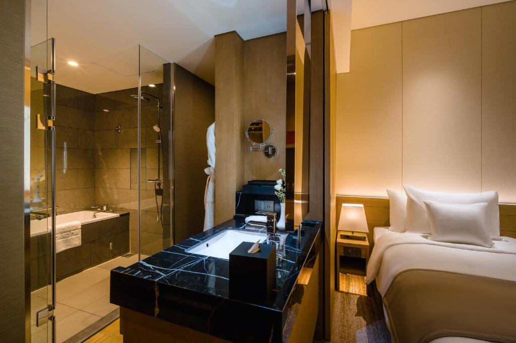 Double Premier King Bed